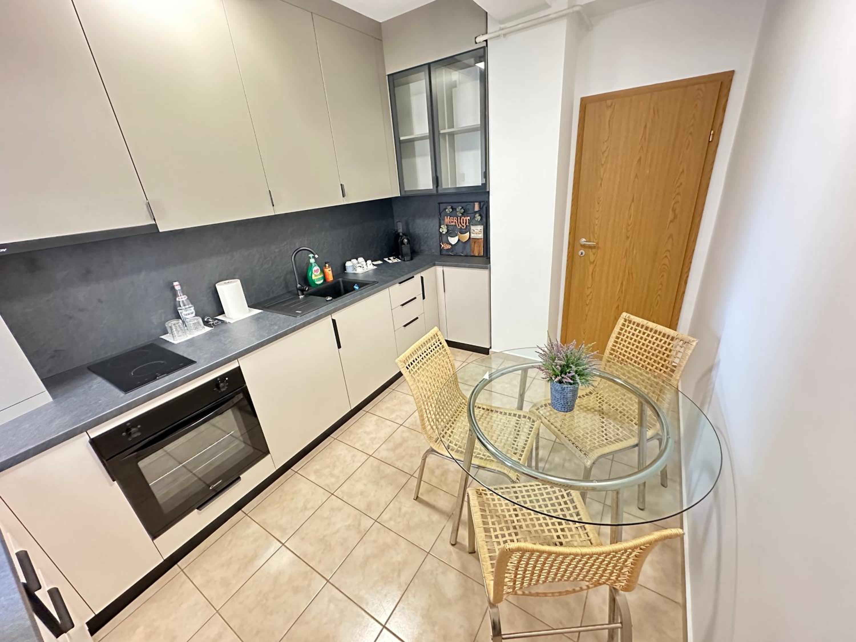 CENTRU UNIRII LUXURY VIP apartament cu TERASA exterioara amenaja si vedere panoramica Parcare subterana privata supravegheata video si doar cu rezervare in view 2
