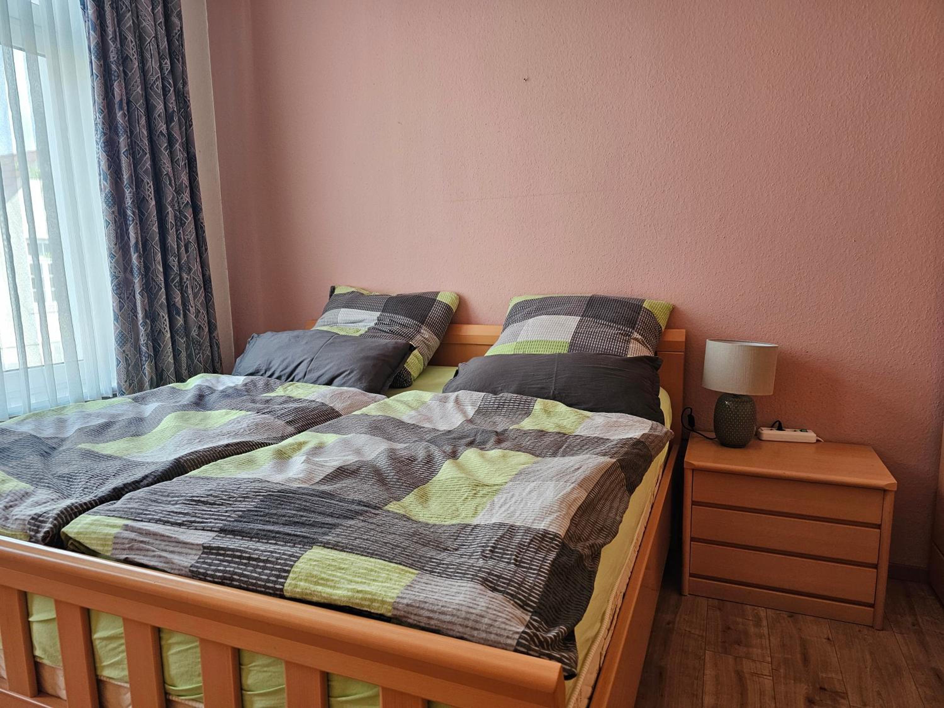 135qm 4 Zimmer Ferienwohnung in Stadtnähe, Wintergarten Parkplatz