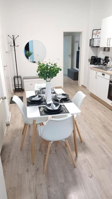 Halbes Apartment Wismar Altstadt King Bed