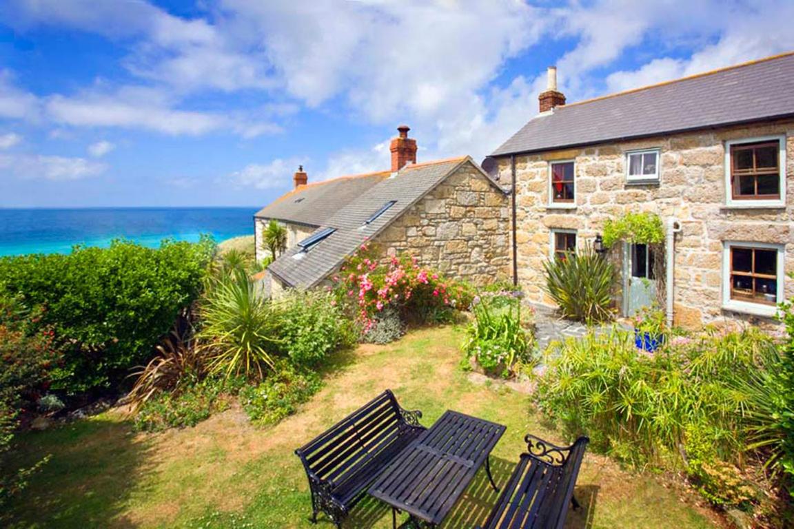 White Rose Beach Cottage Sea-Views Garden view 2