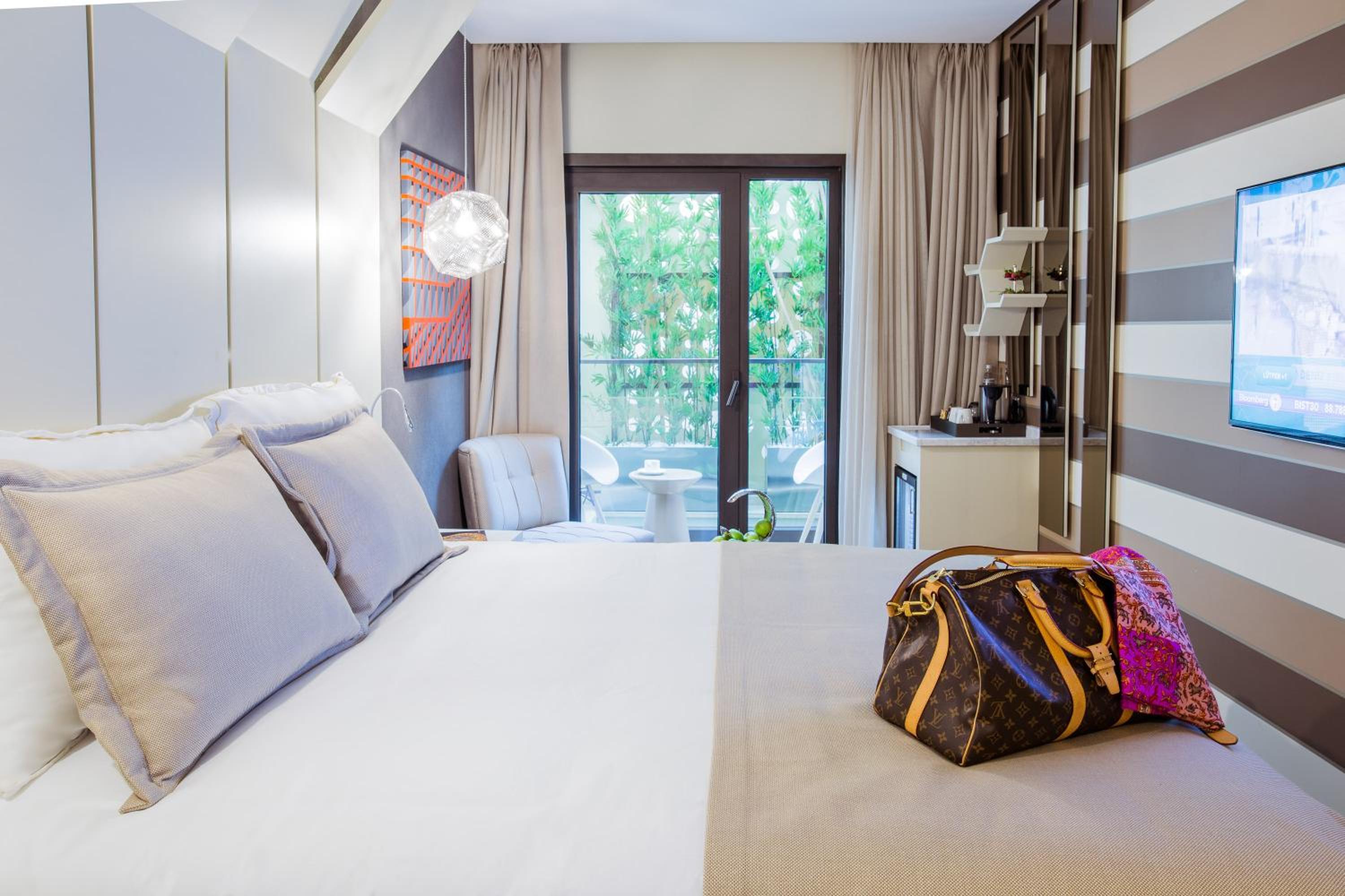 Maroon Otel Pera - Image 58