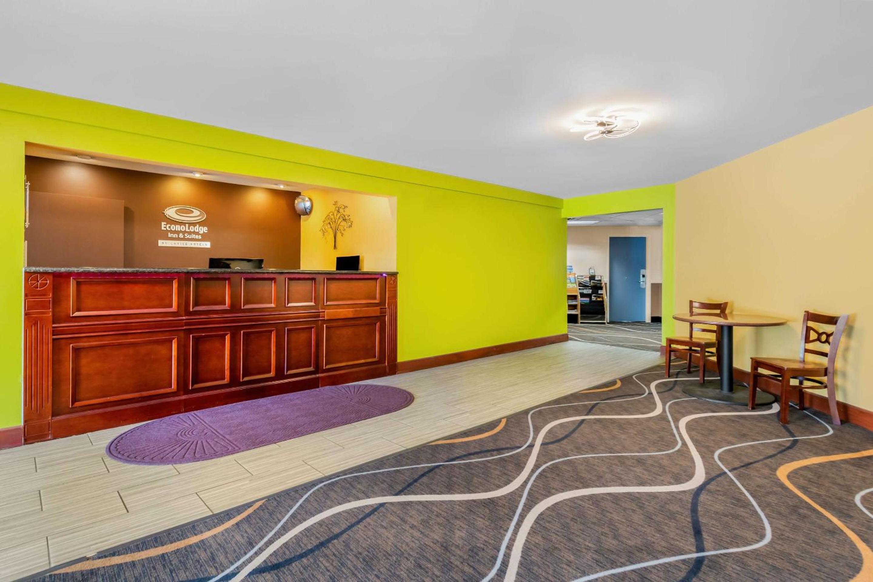 Econo Lodge Inn & Suites Eau Claire South view 3