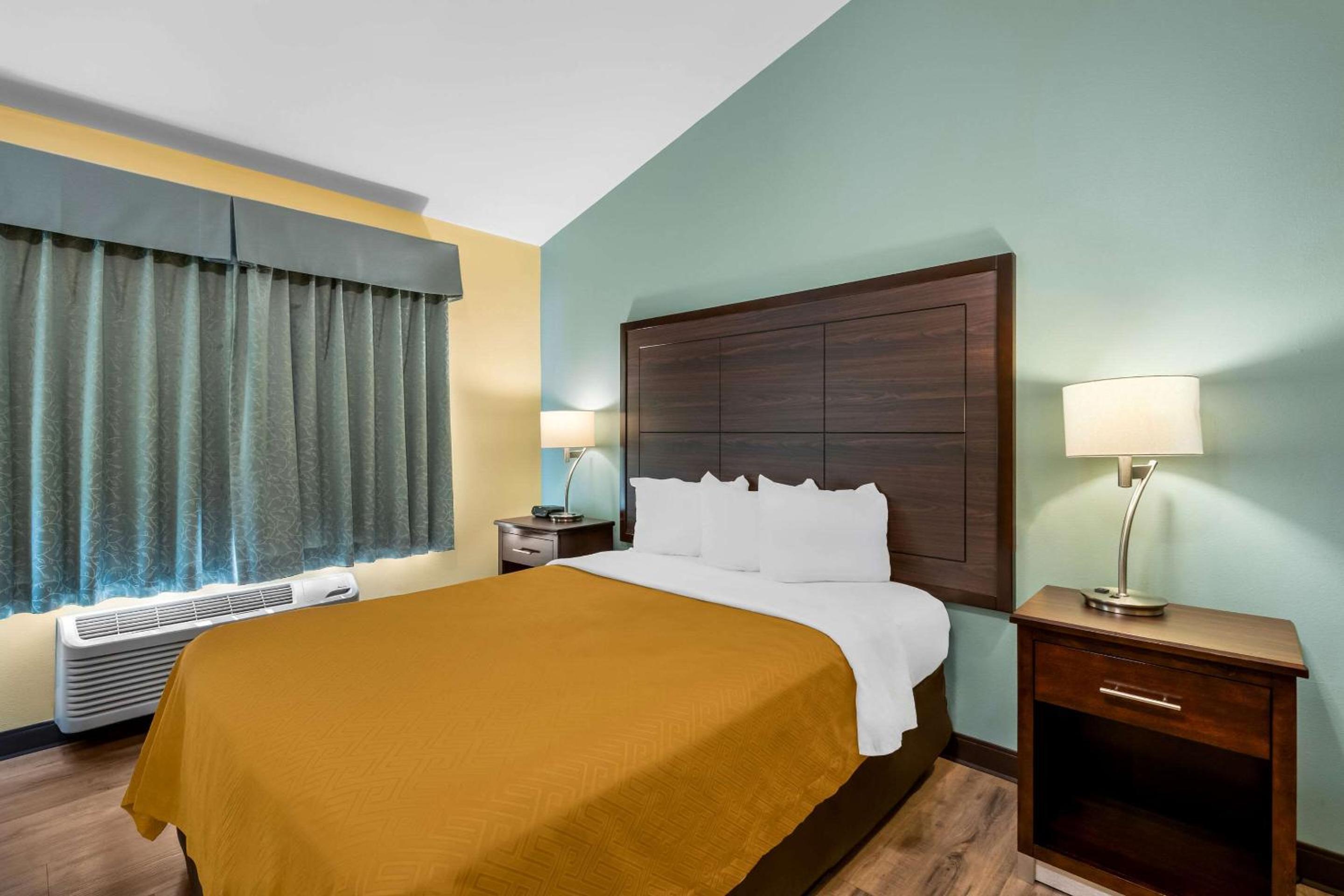 Econo Lodge Inn & Suites Eau Claire South view 5