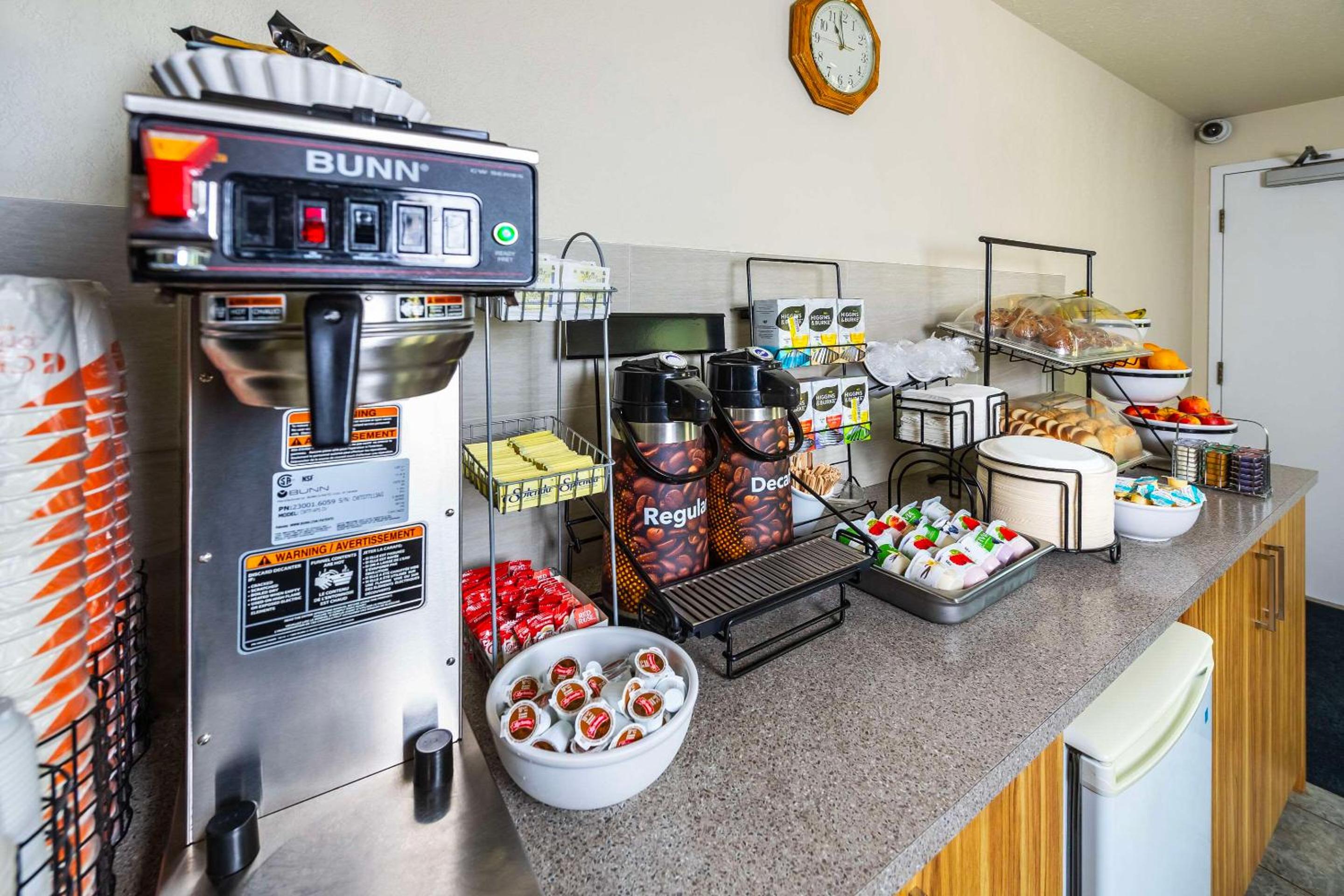 Edson Vacations - Rodeway Inn - Property Image 5