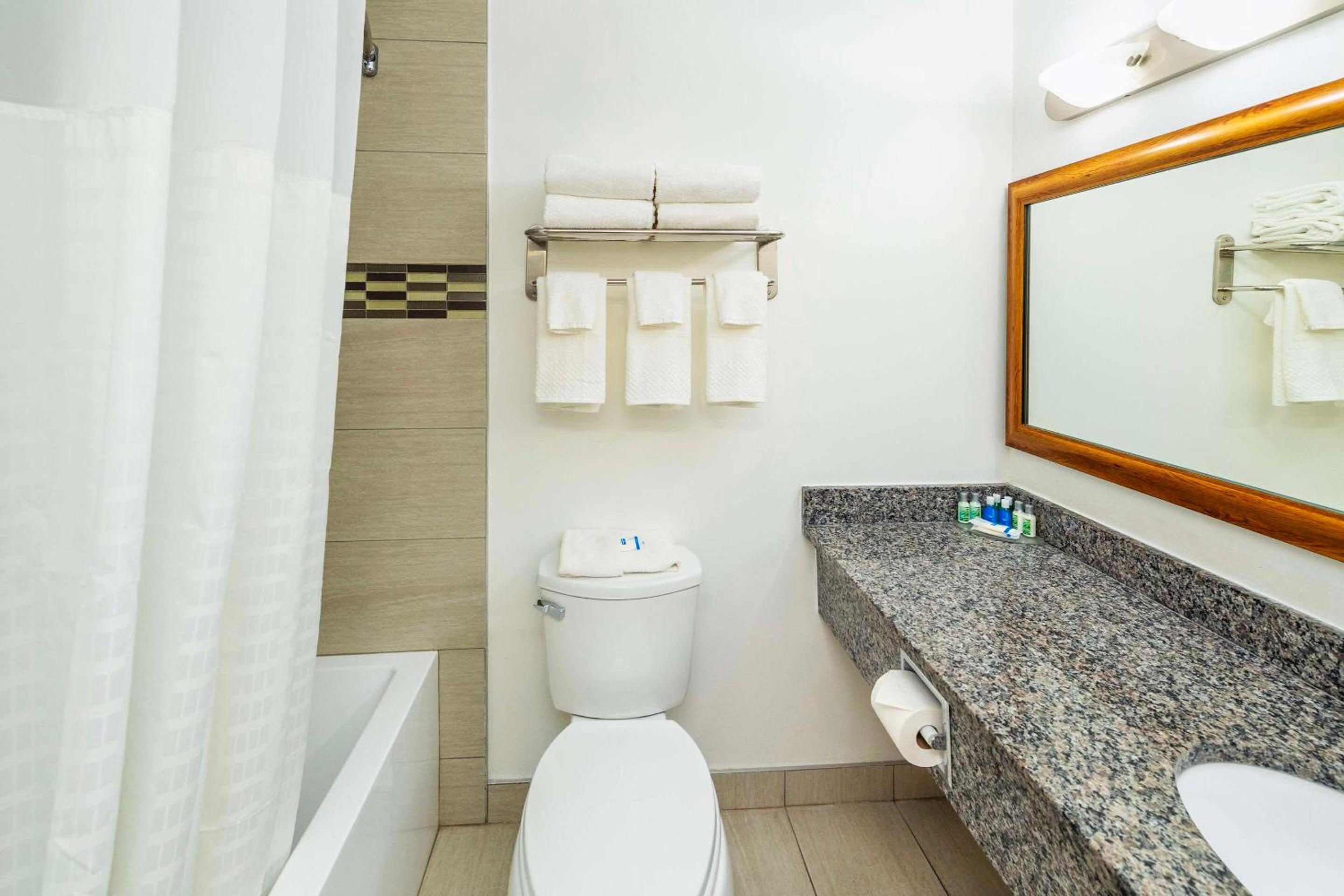 Edson Vacations - Rodeway Inn - Property Image 2