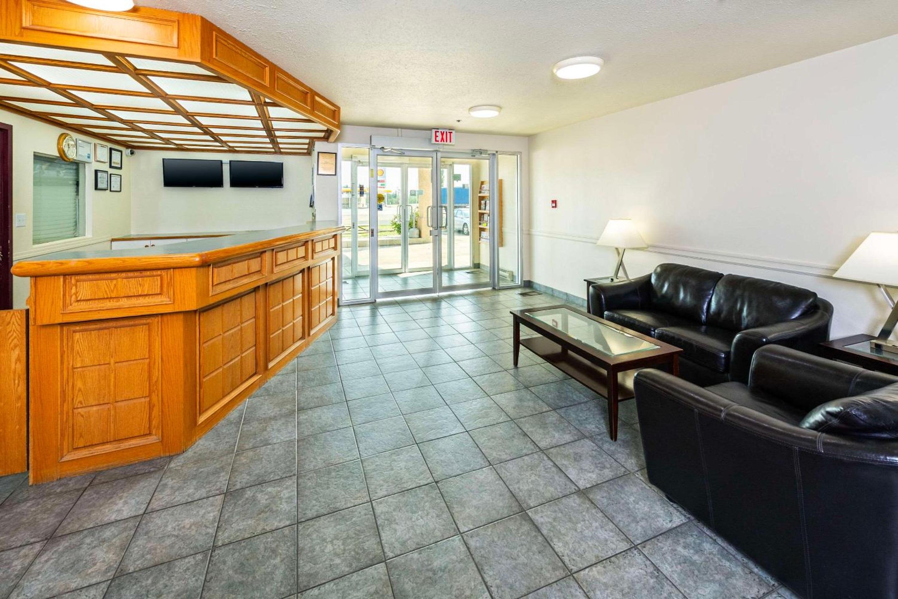 Edson Vacations - Rodeway Inn - Property Image 2