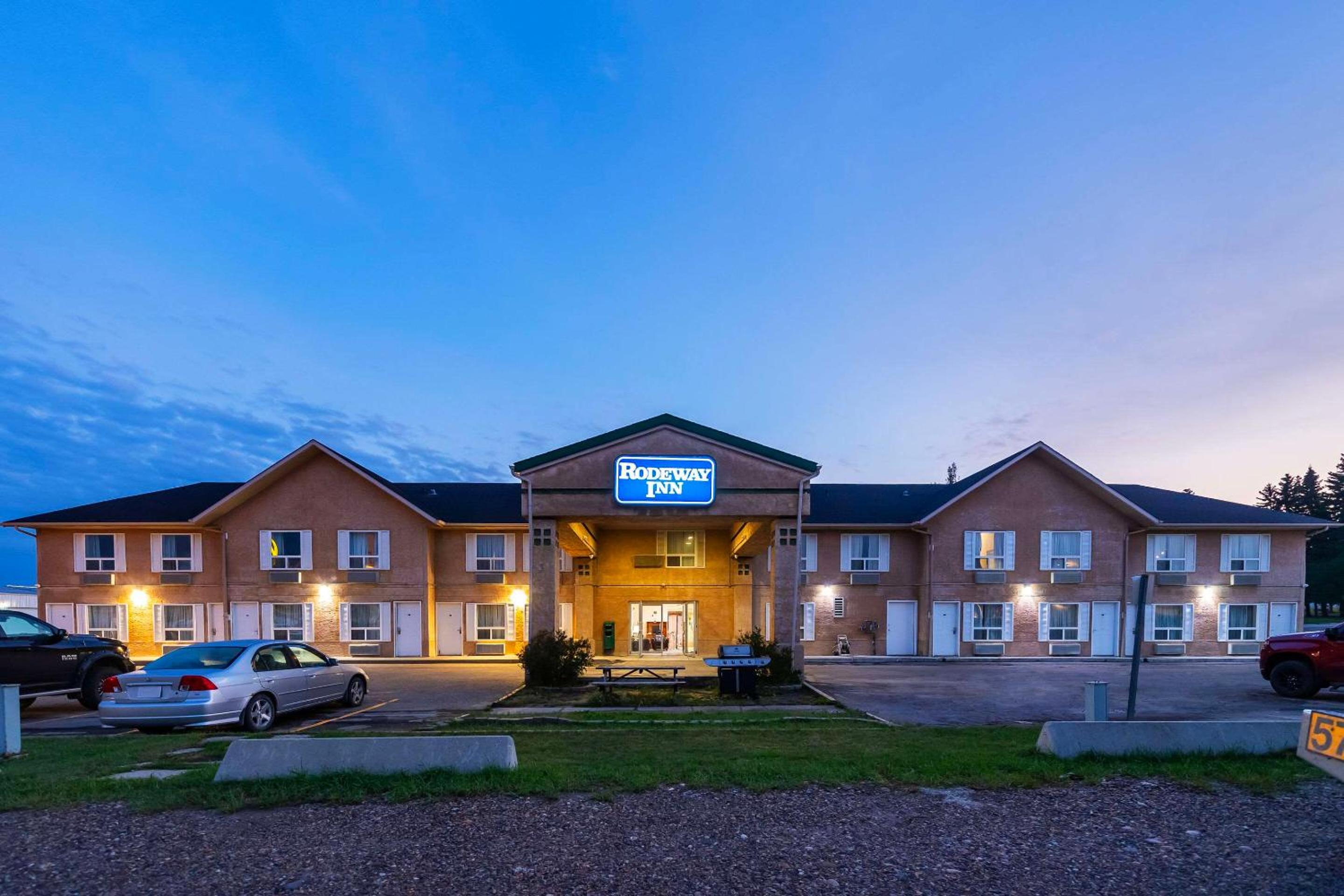 Edson Vacations - Rodeway Inn - Property Image 1