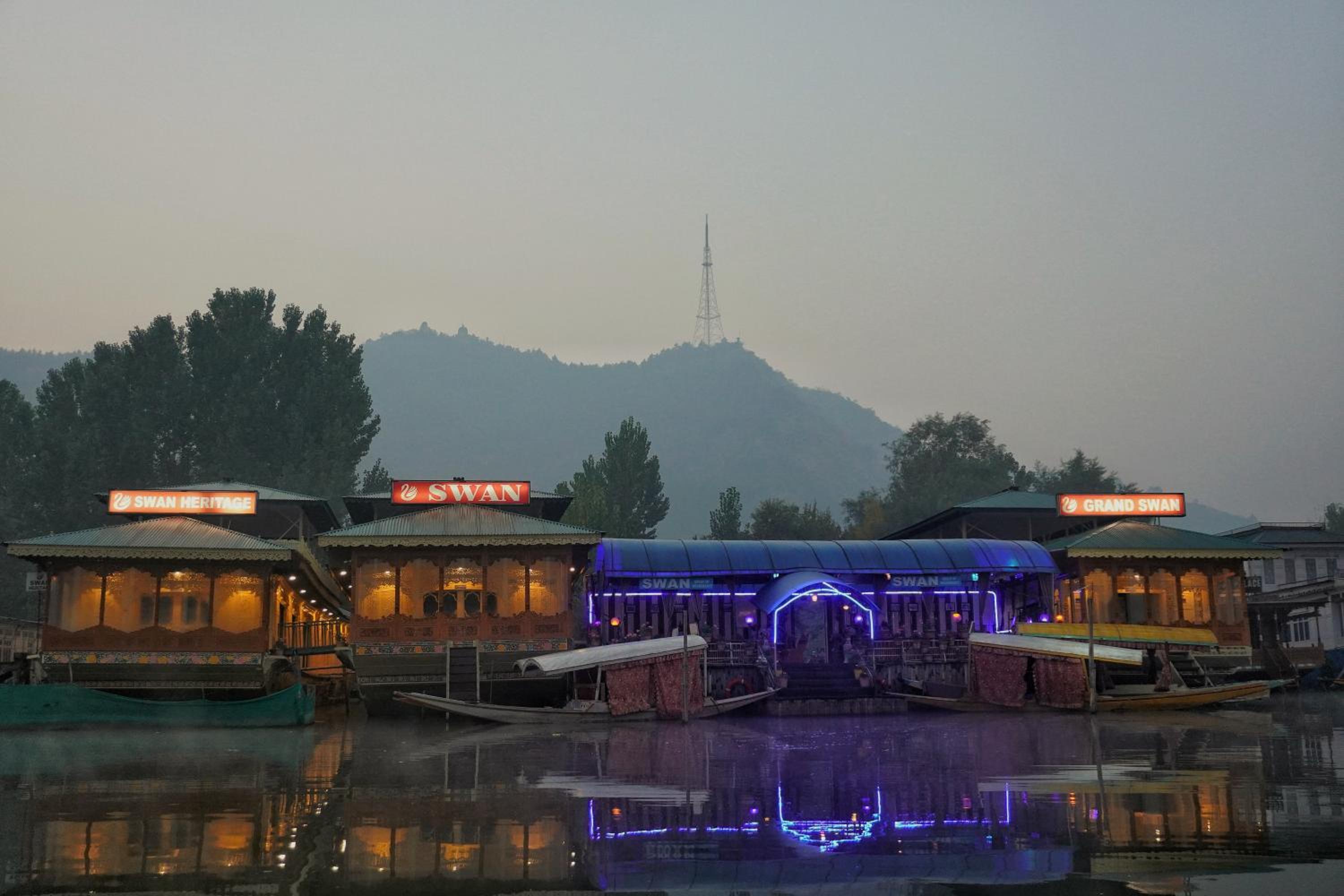 Swan Group of Houseboats, Golden Dal Lake