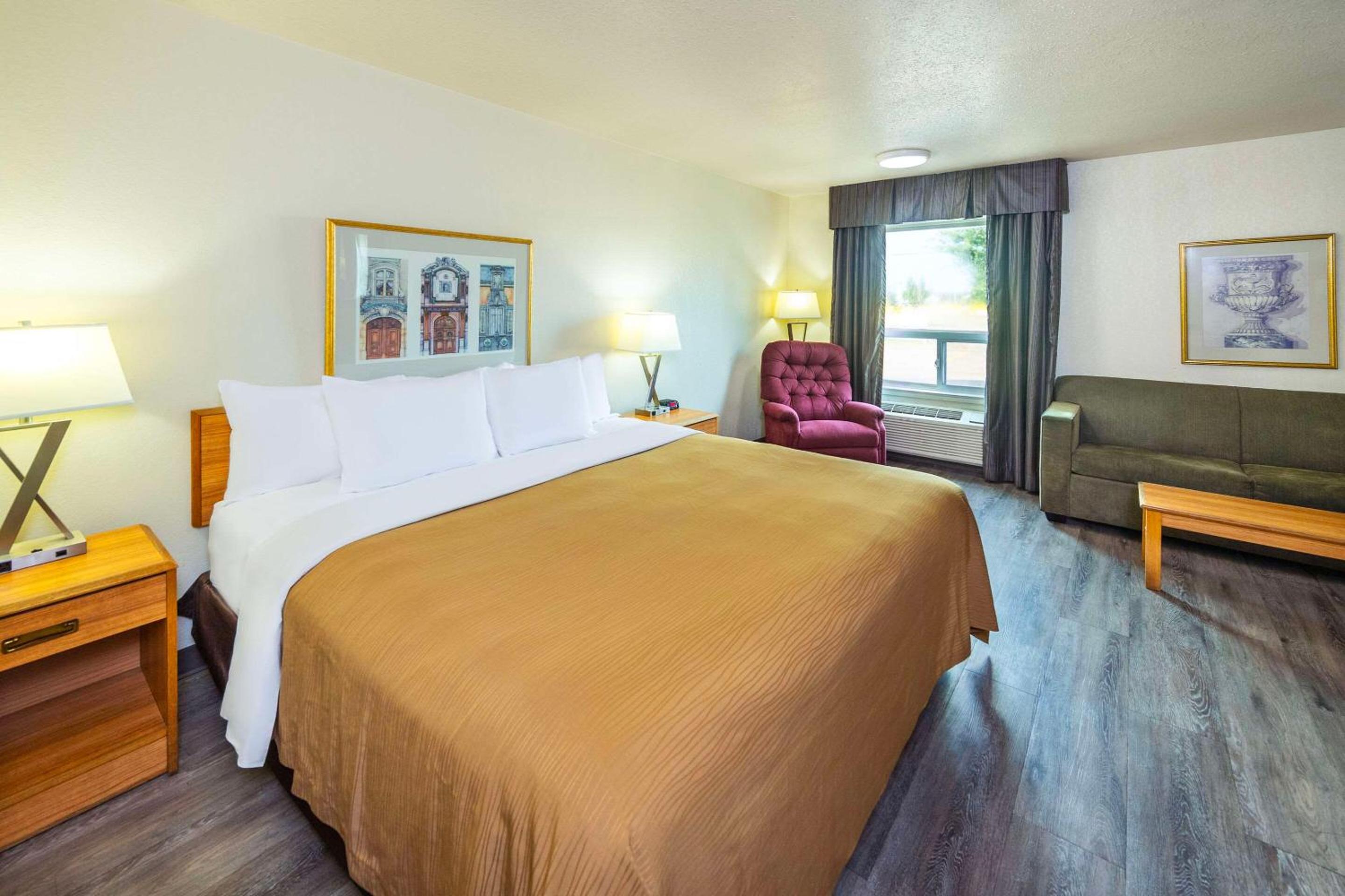 Edson Vacations - Rodeway Inn - Property Image 10