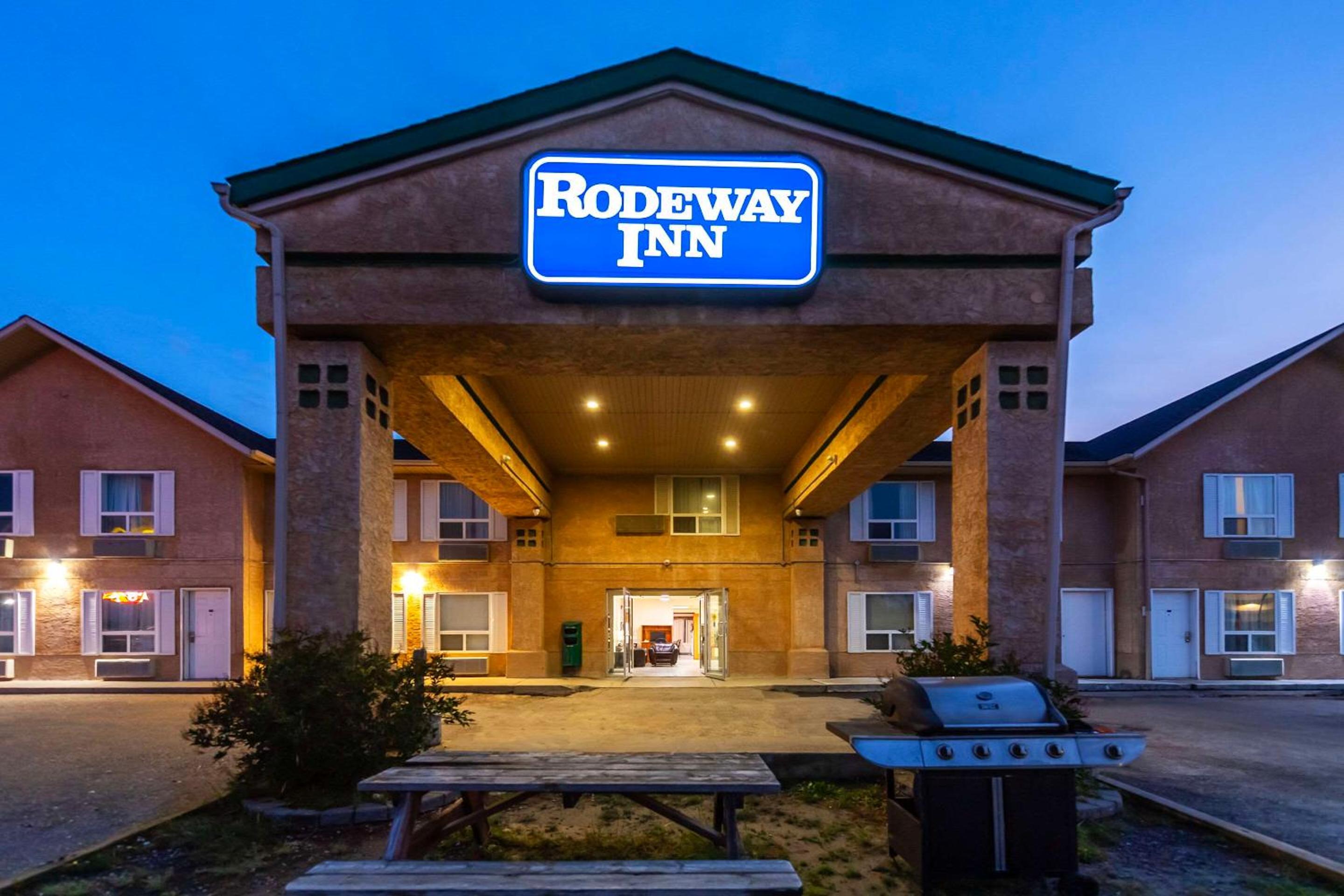 Edson Vacations - Rodeway Inn - Property Image 1