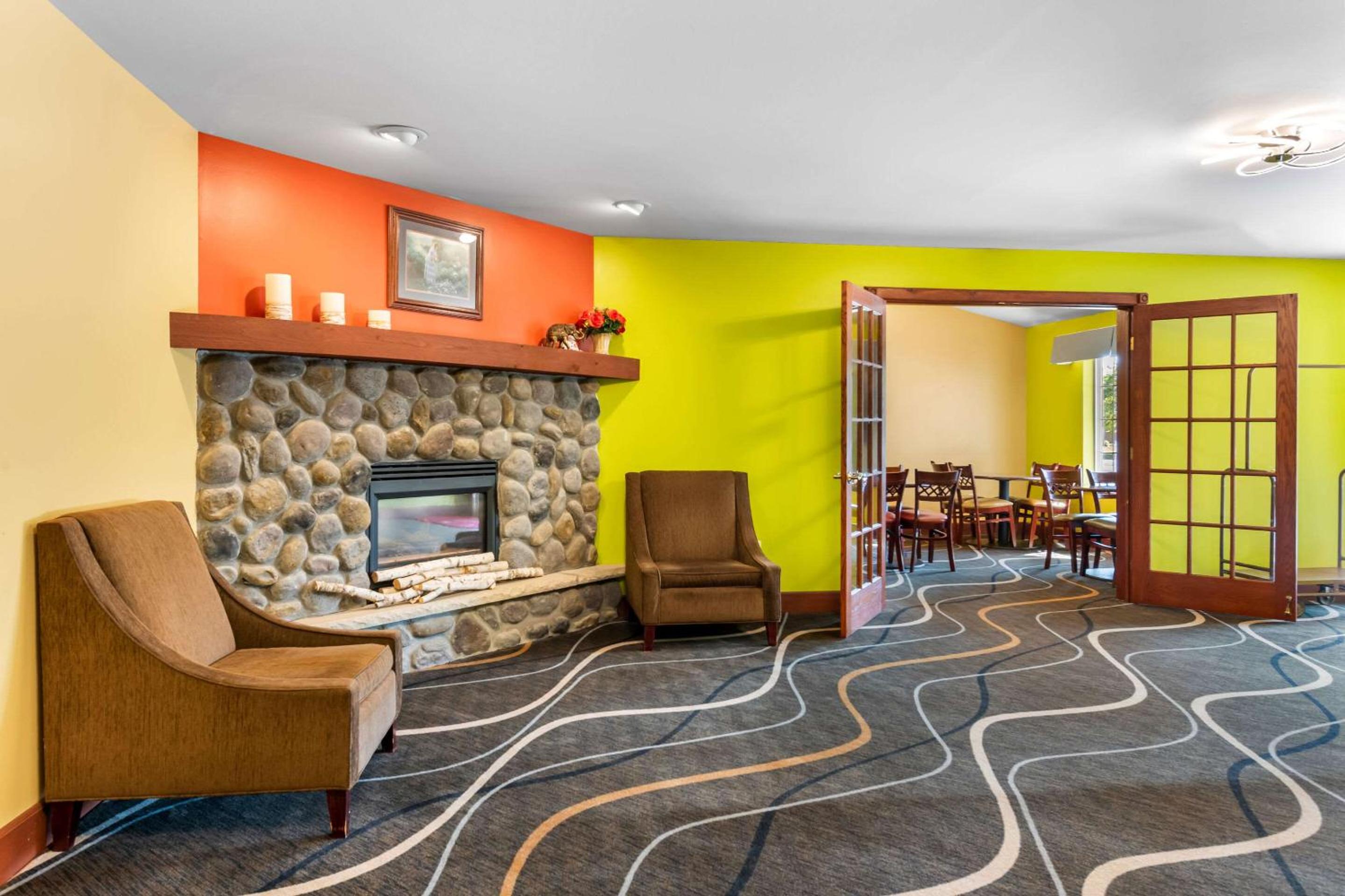 Econo Lodge Inn & Suites Eau Claire South view 4