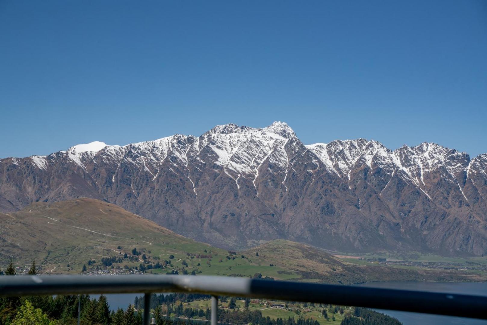 Picturesque View - 2 bedroom flat with kitchenette view 5