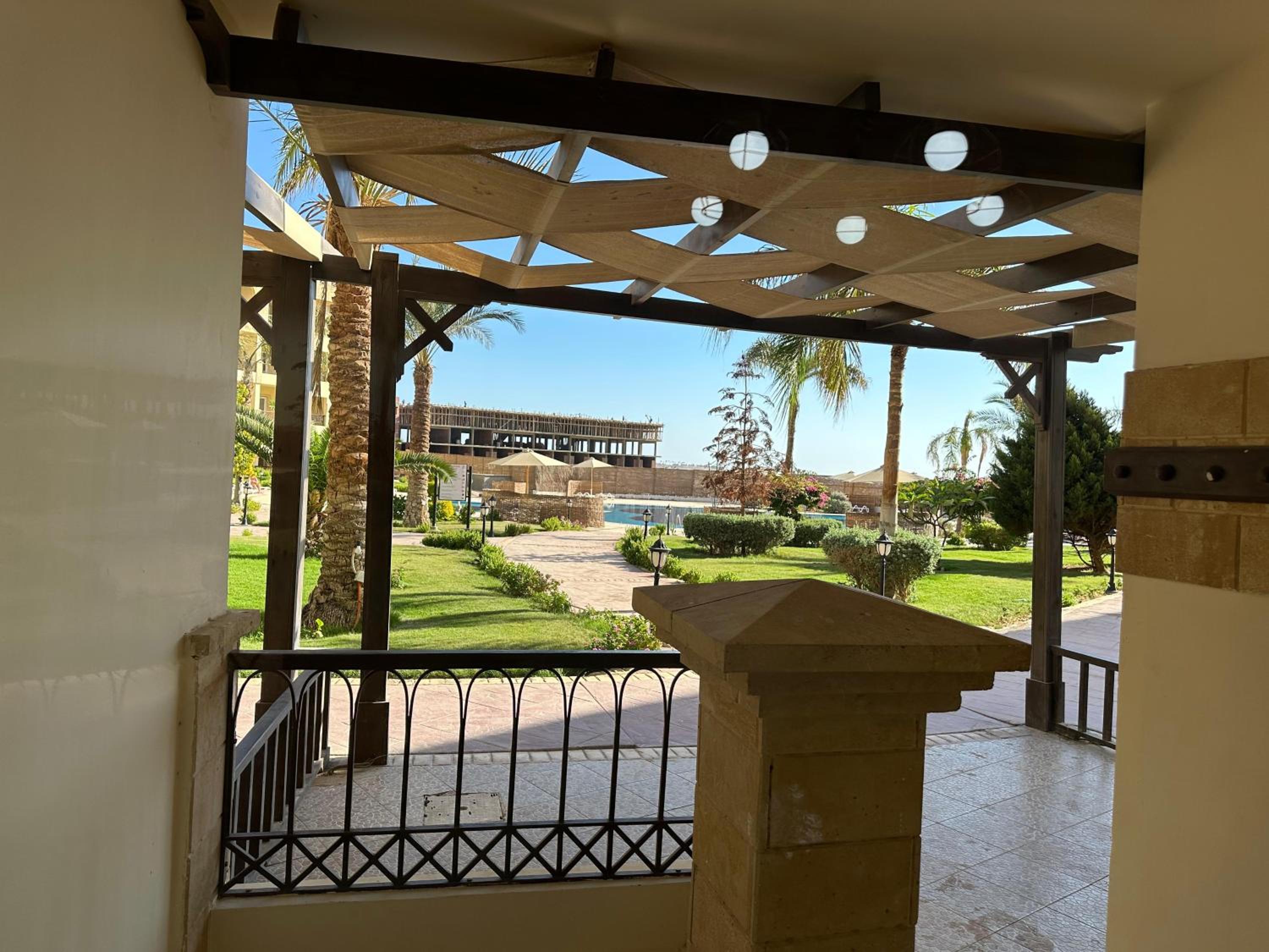 Al Saraya Sahl Hasheesh by Peaks