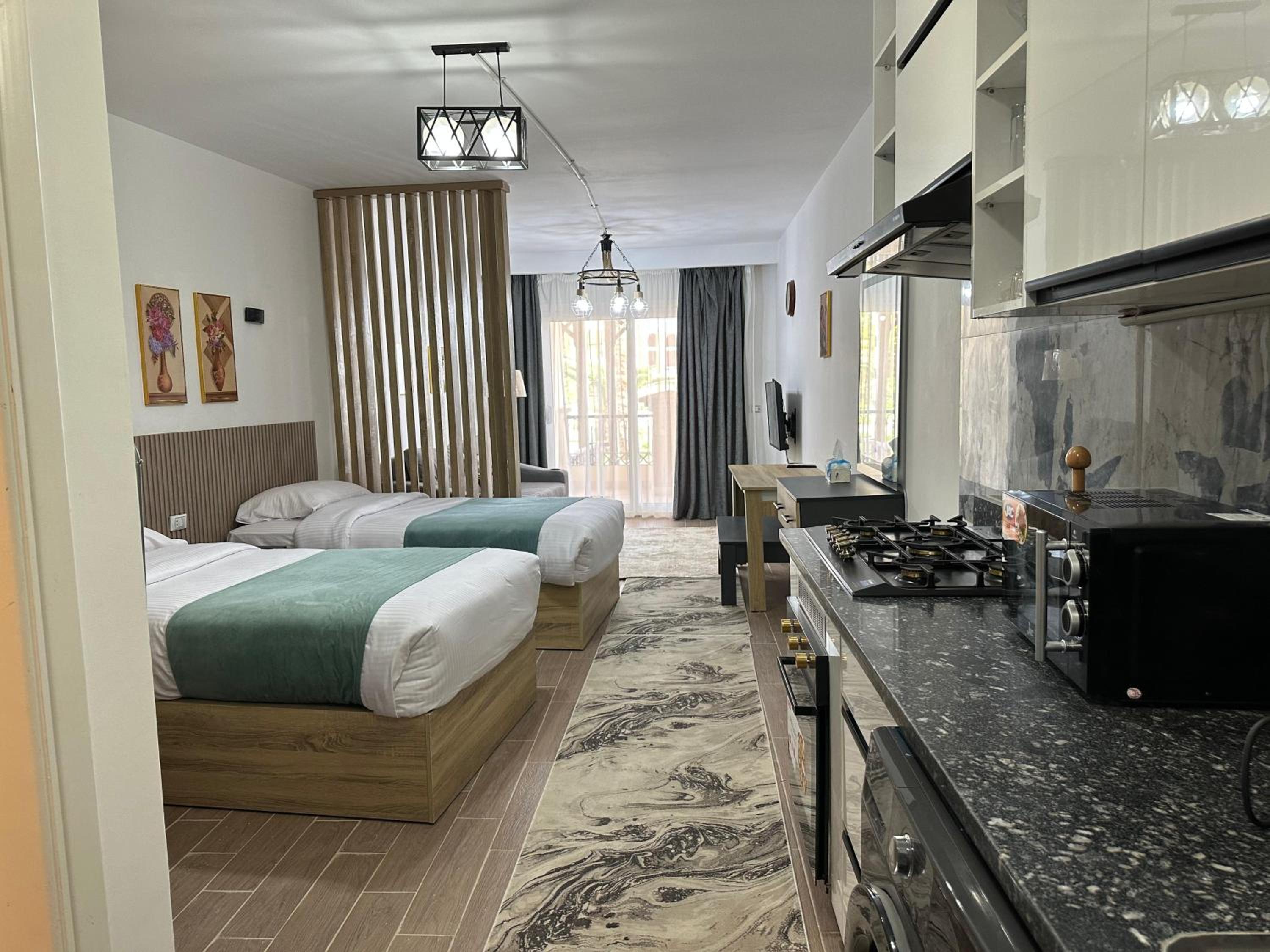 Al Saraya Sahl Hasheesh by Peaks