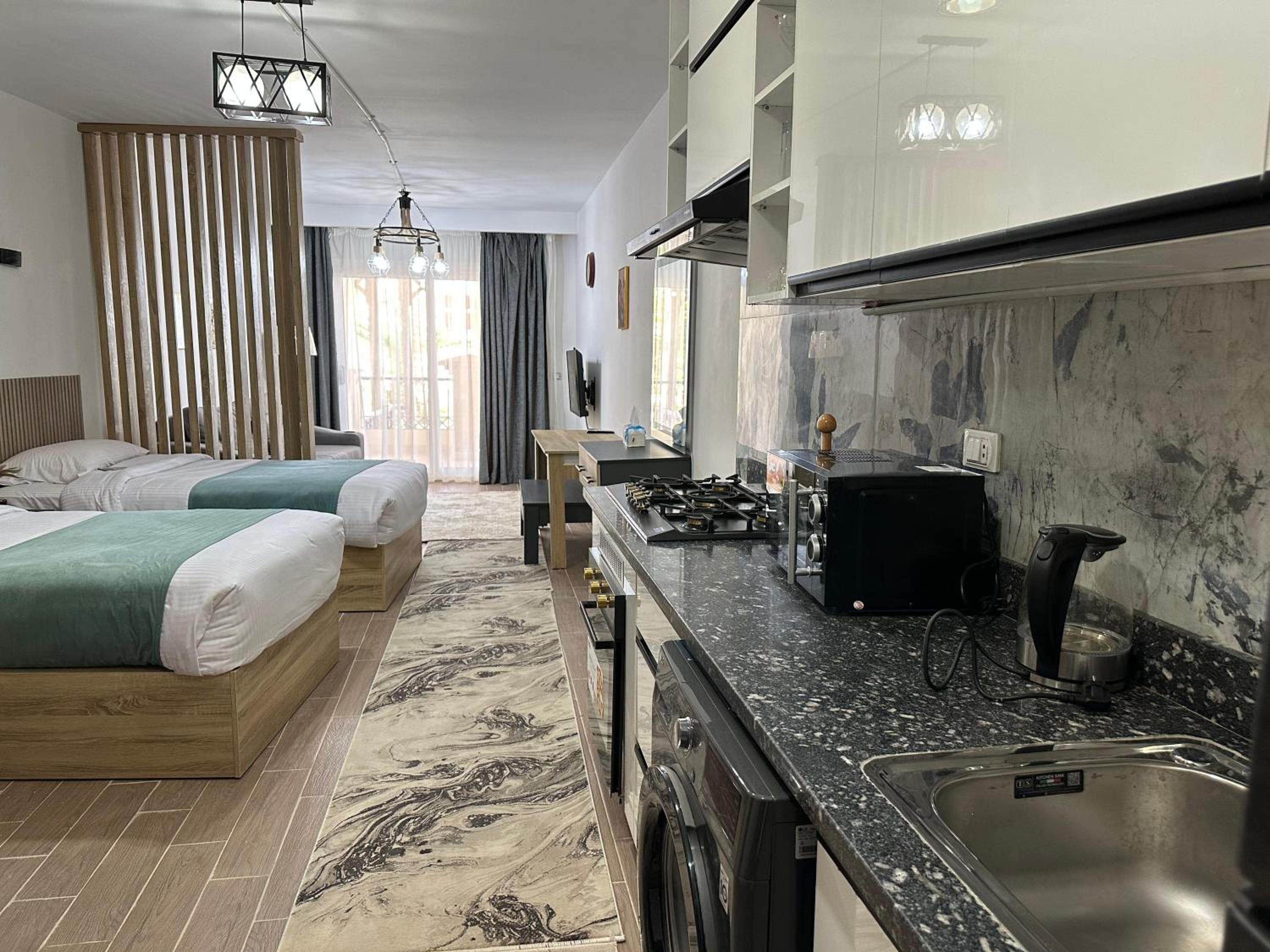Al Saraya Sahl Hasheesh by Peaks
