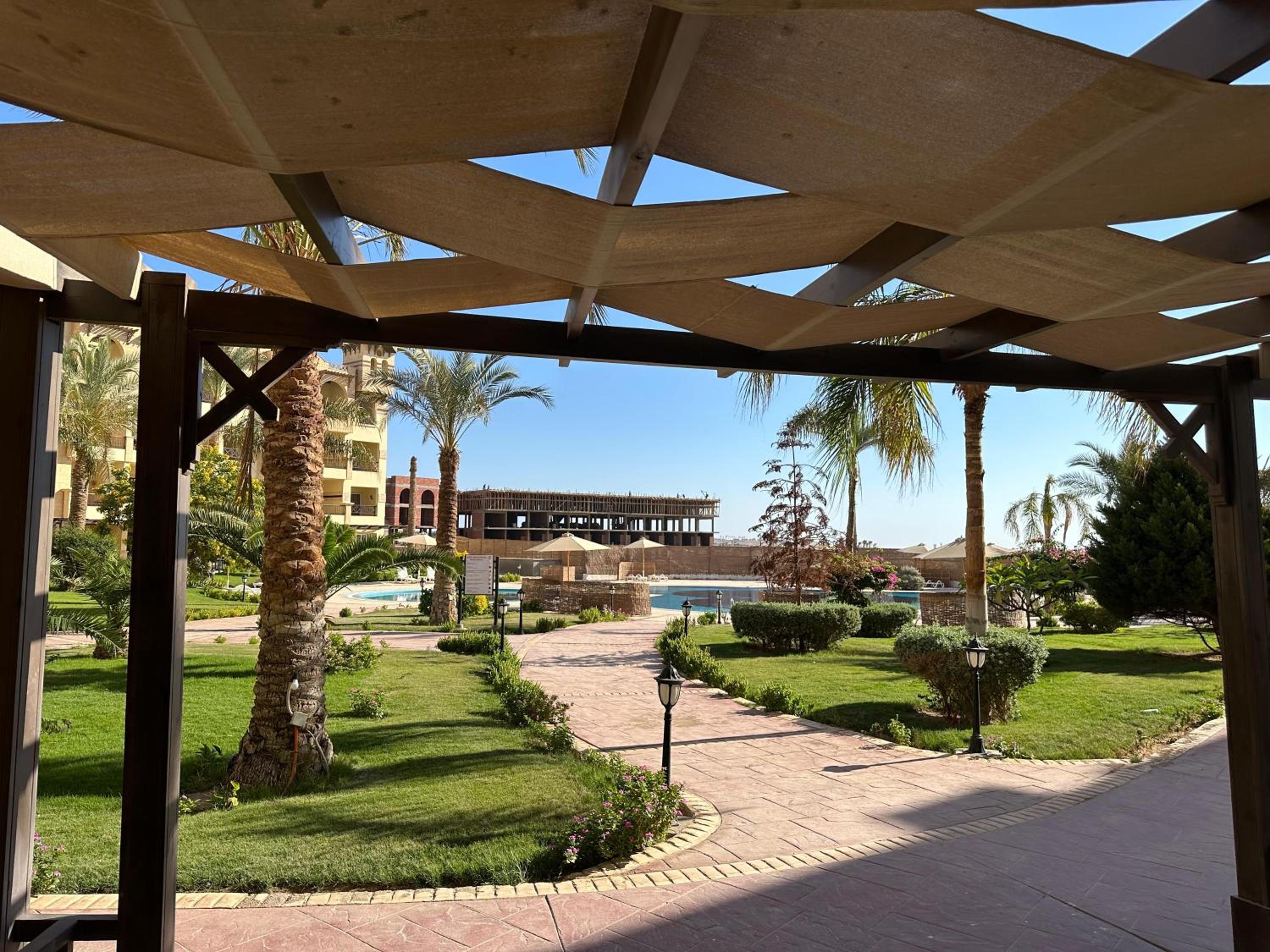 Al Saraya Sahl Hasheesh by Peaks
