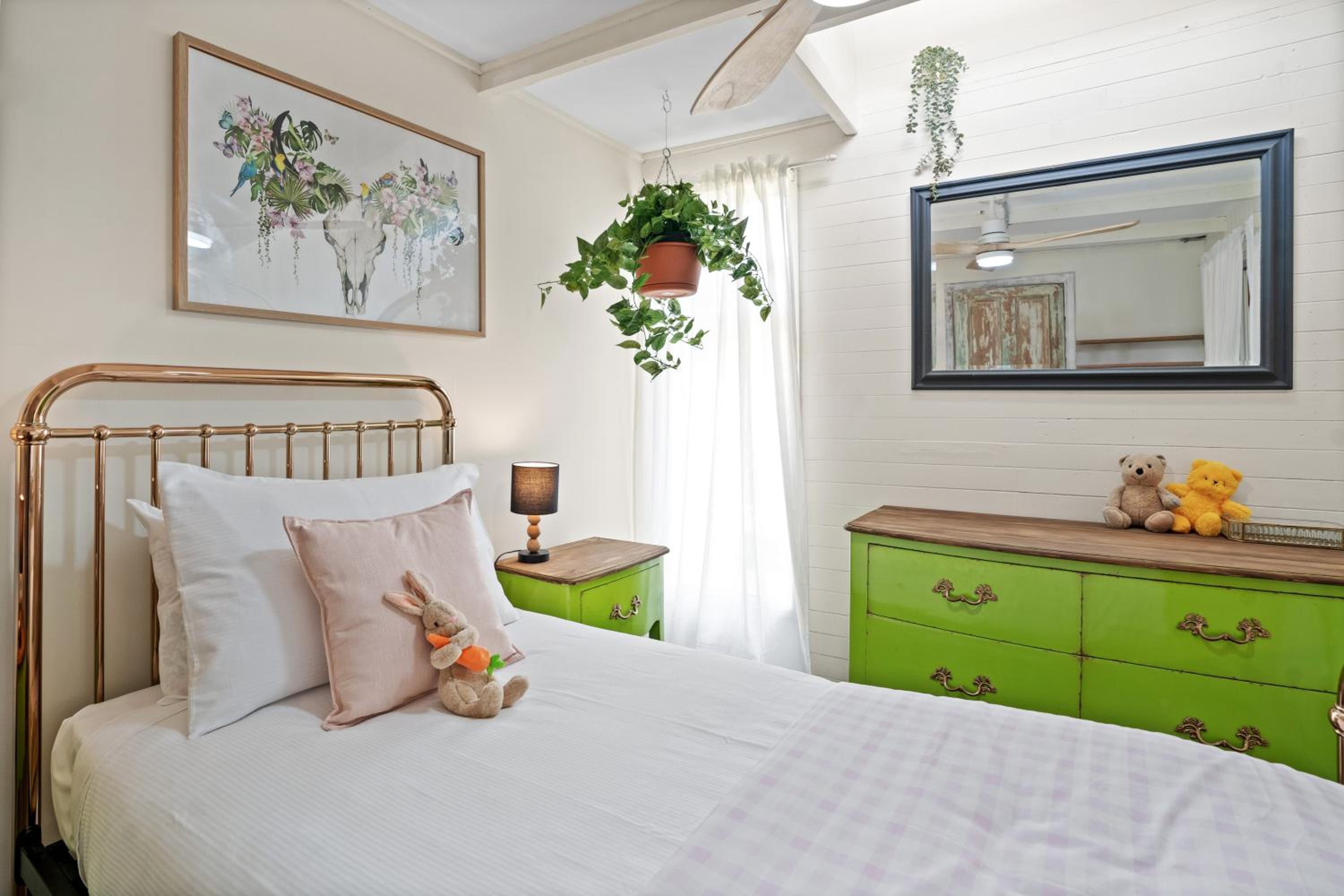 Bellbird Rise Off-Grid Cottage