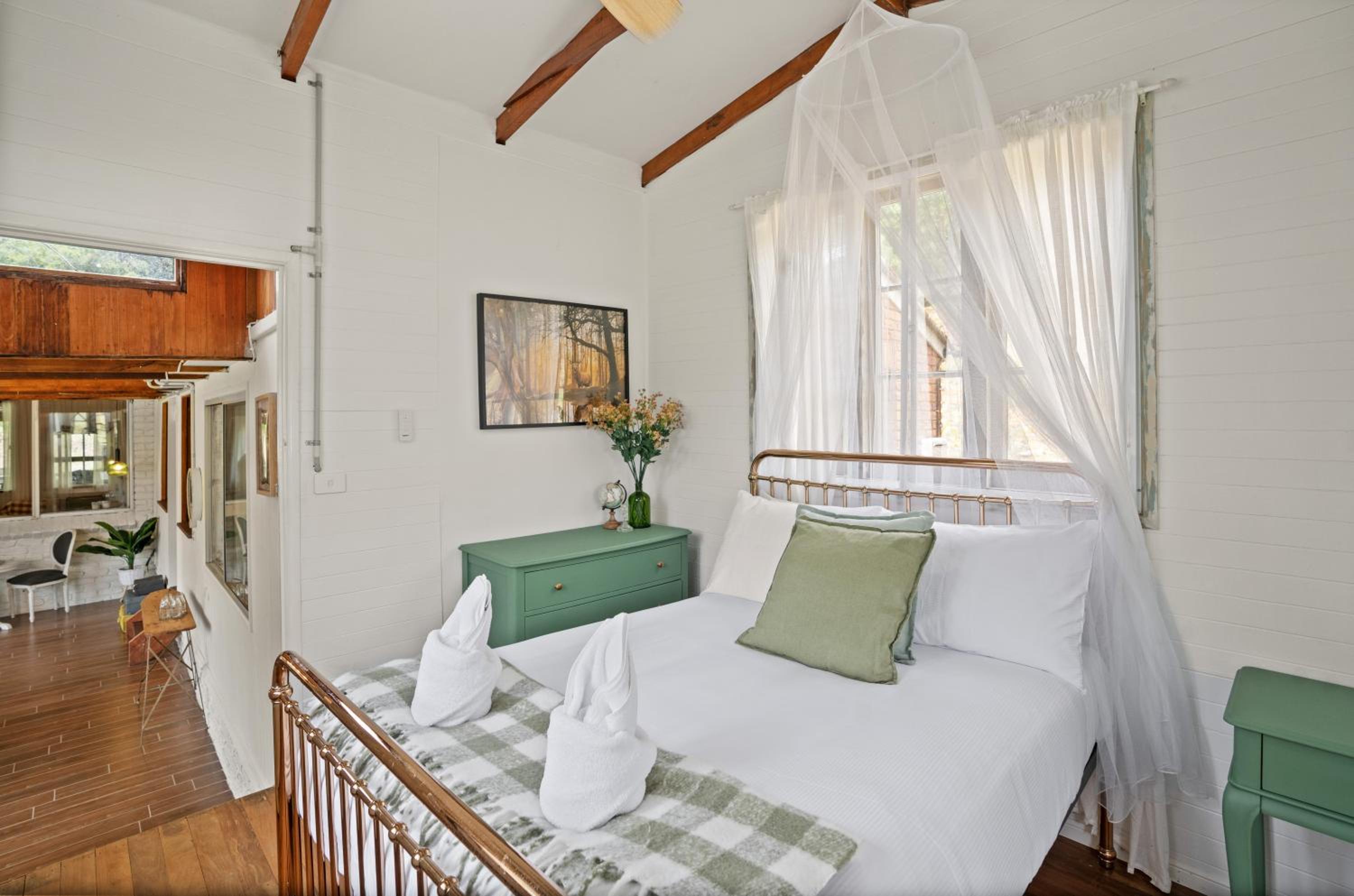 Bellbird Rise Off-Grid Cottage