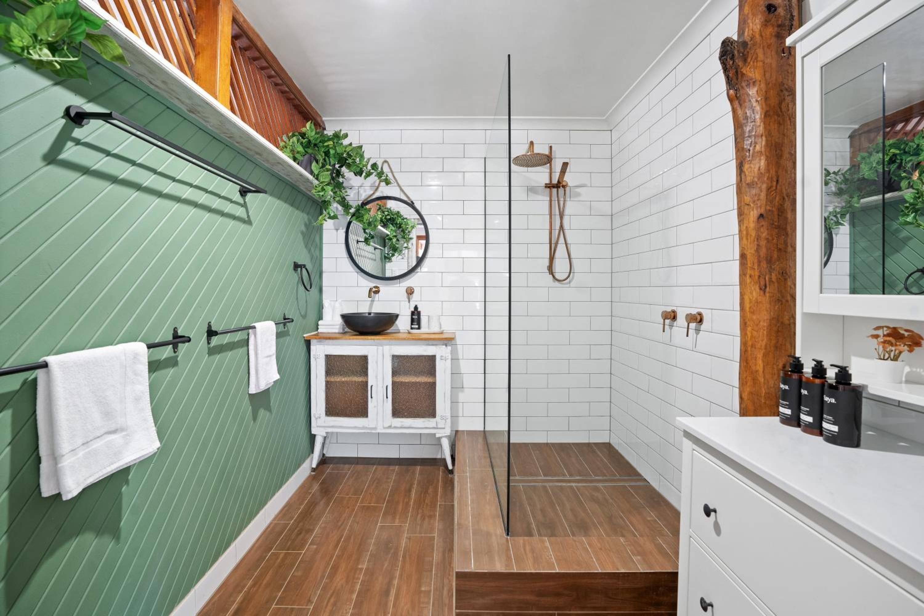 Bellbird Rise Off-Grid Cottage