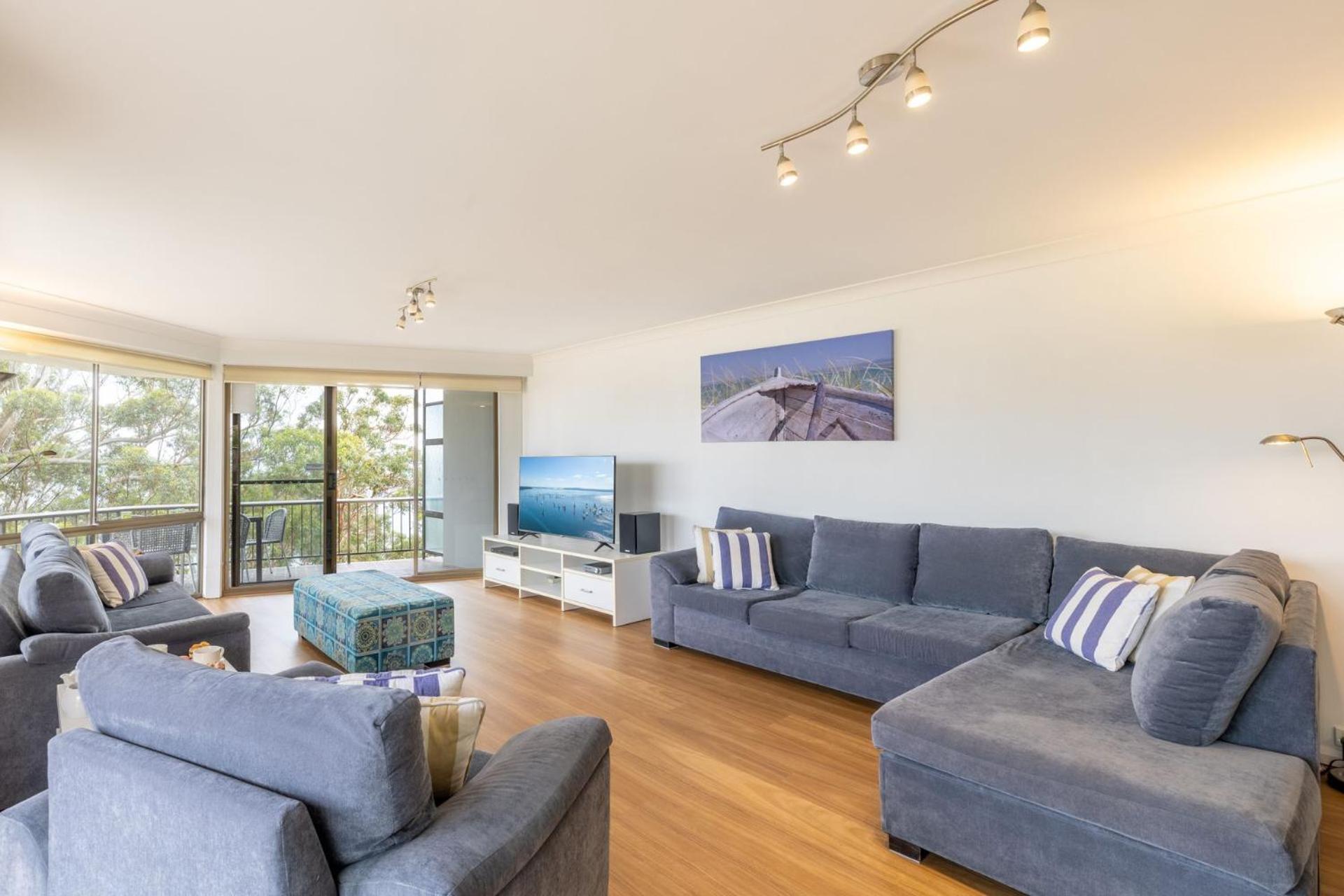 Skyline, 4,12 Thurlow Avenue - Unit with stunning views, air conditioning and Wi-Fi view 2