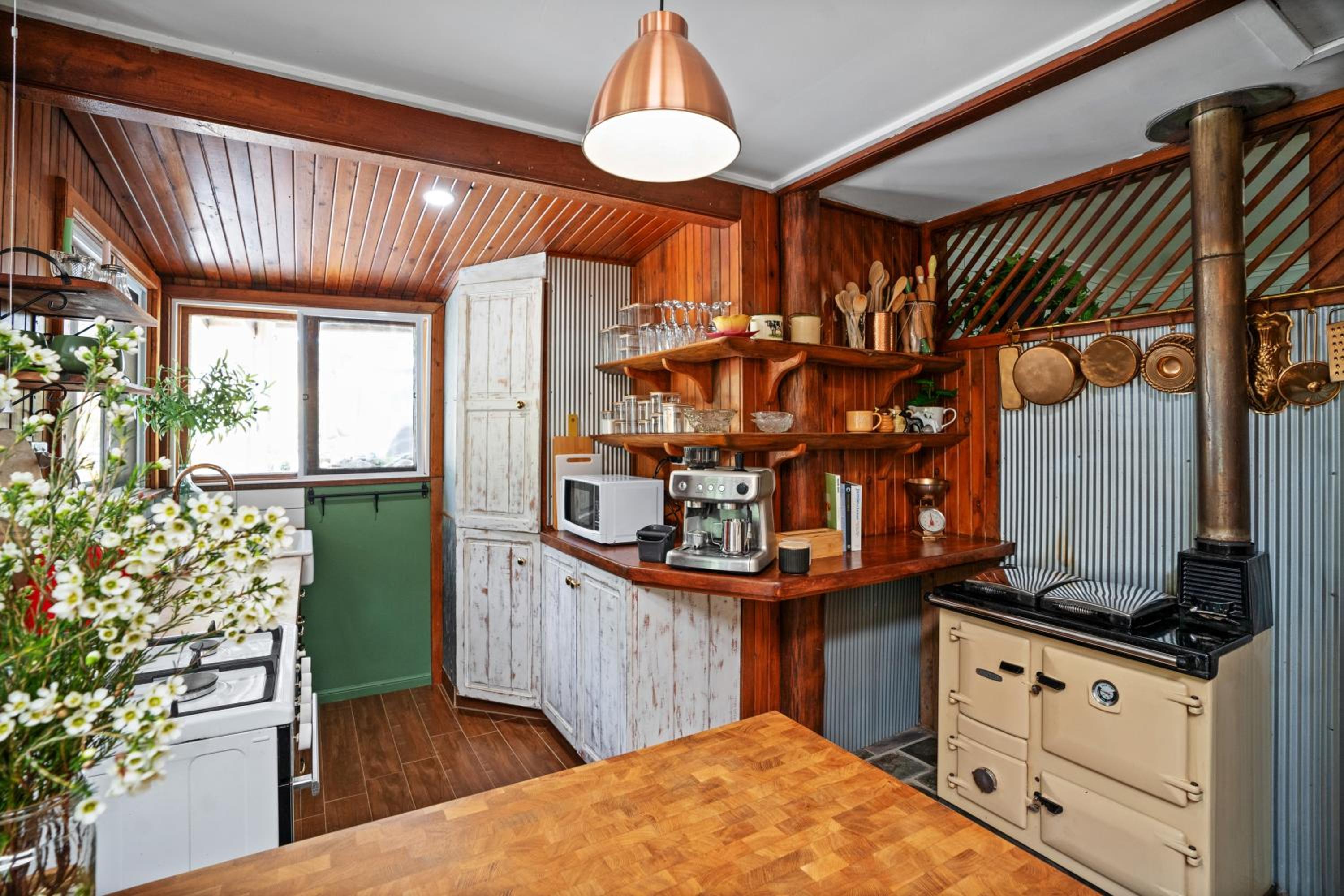 Bellbird Rise Off-Grid Cottage