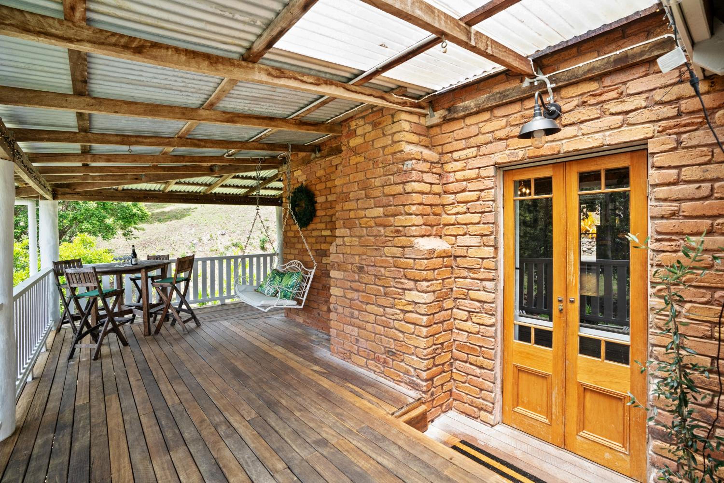 Bellbird Rise Off-Grid Cottage