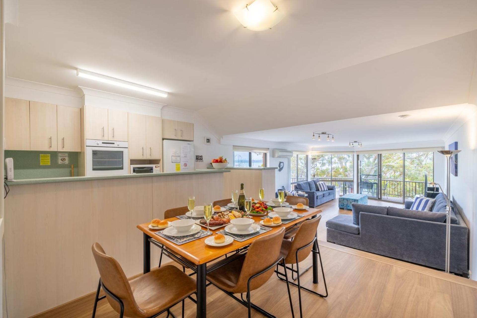 Skyline, 4,12 Thurlow Avenue - Unit with stunning views, air conditioning and Wi-Fi view 5