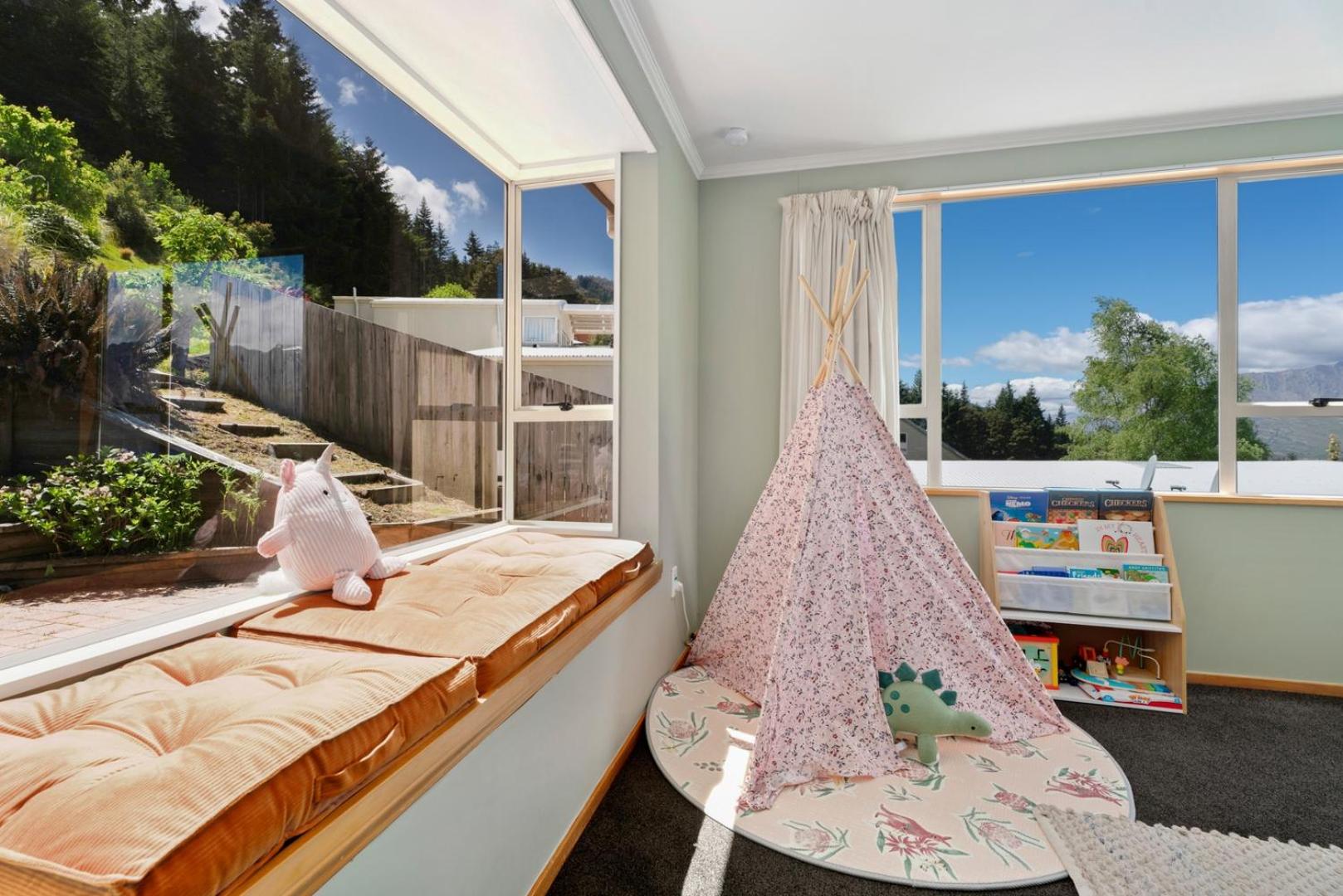 Picturesque View - 3 bedroom apartment view 3