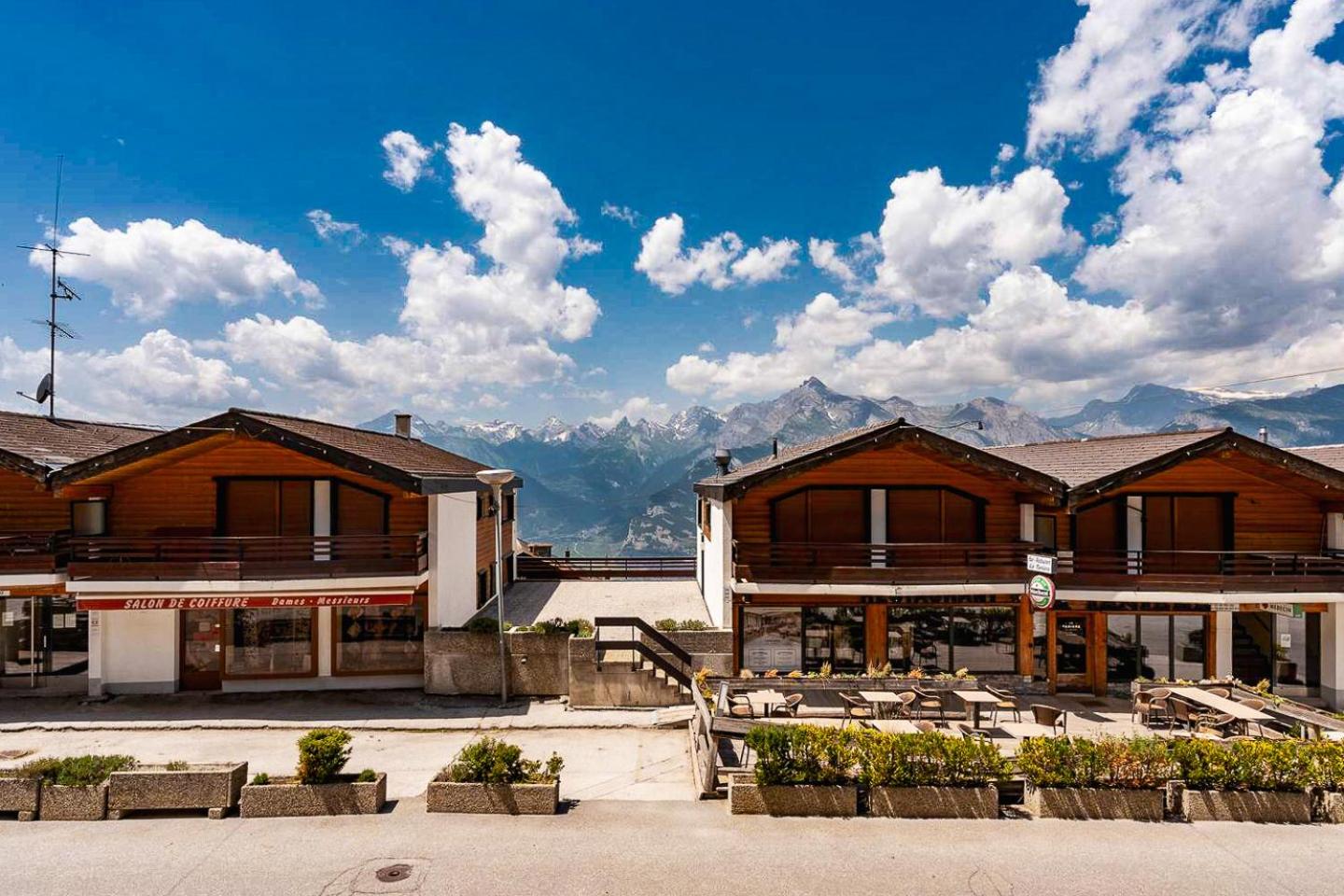 Center of Veysonnaz with a View !