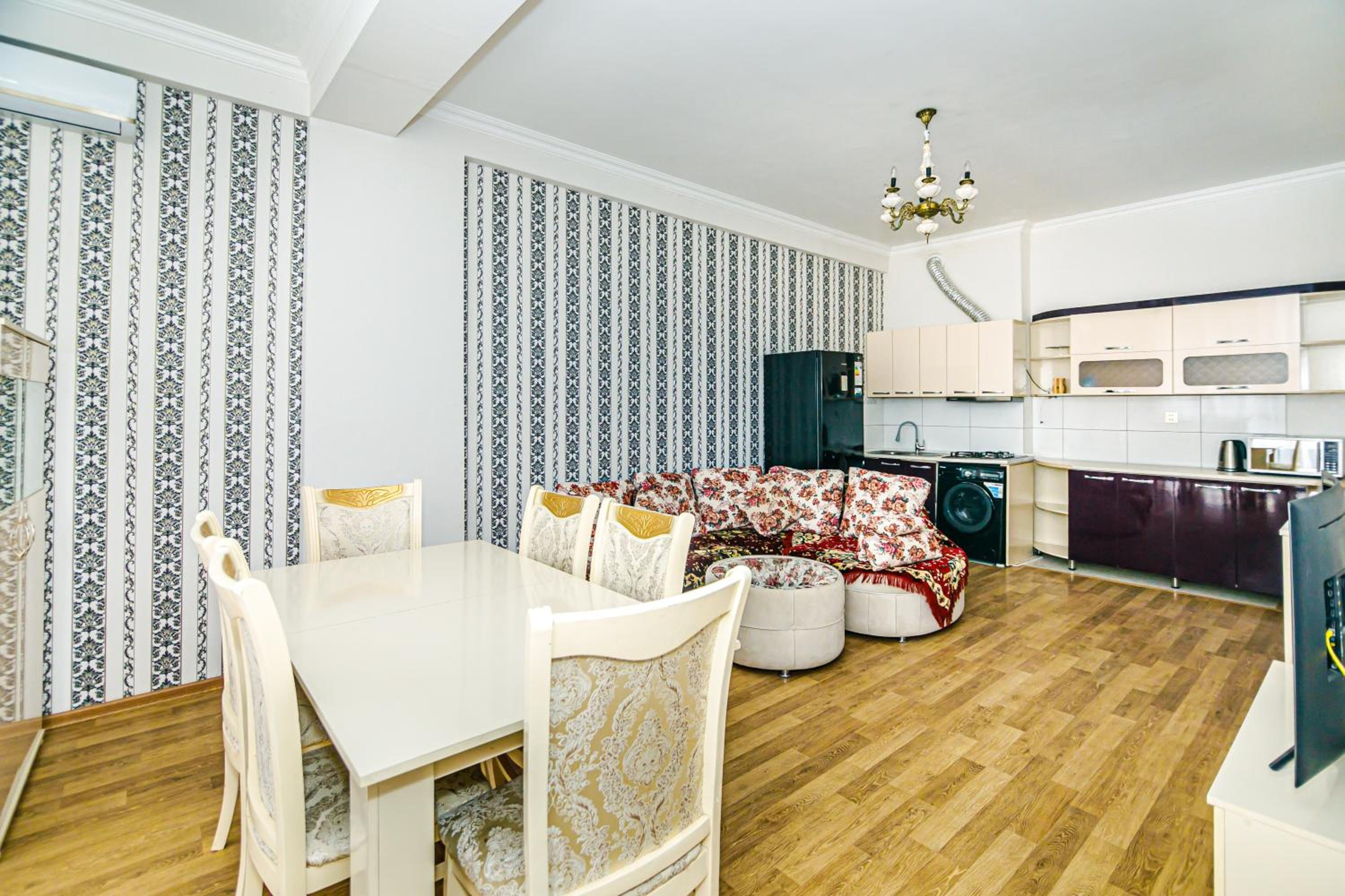 Deluxe Apartment 13