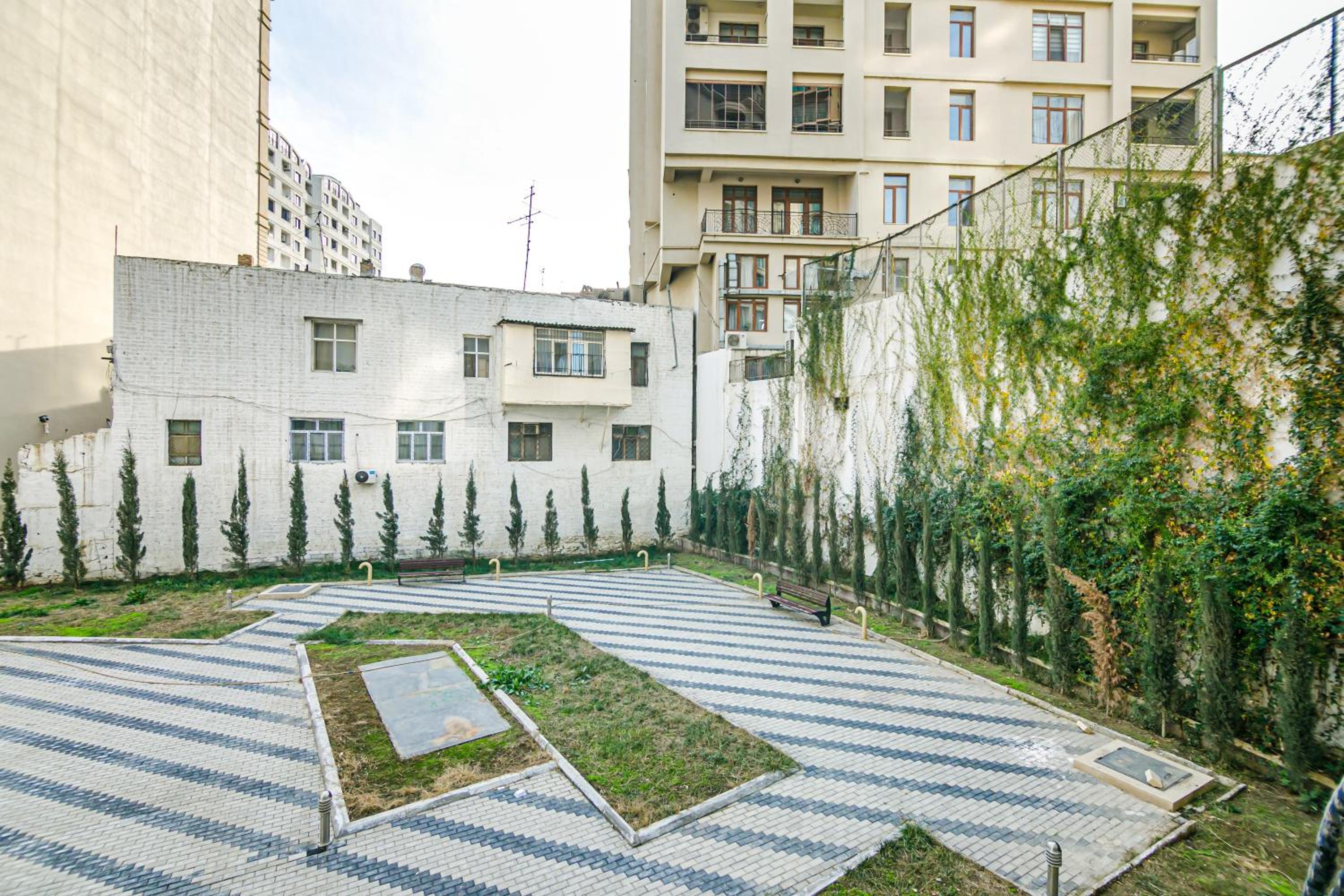 Deluxe Apartment 13
