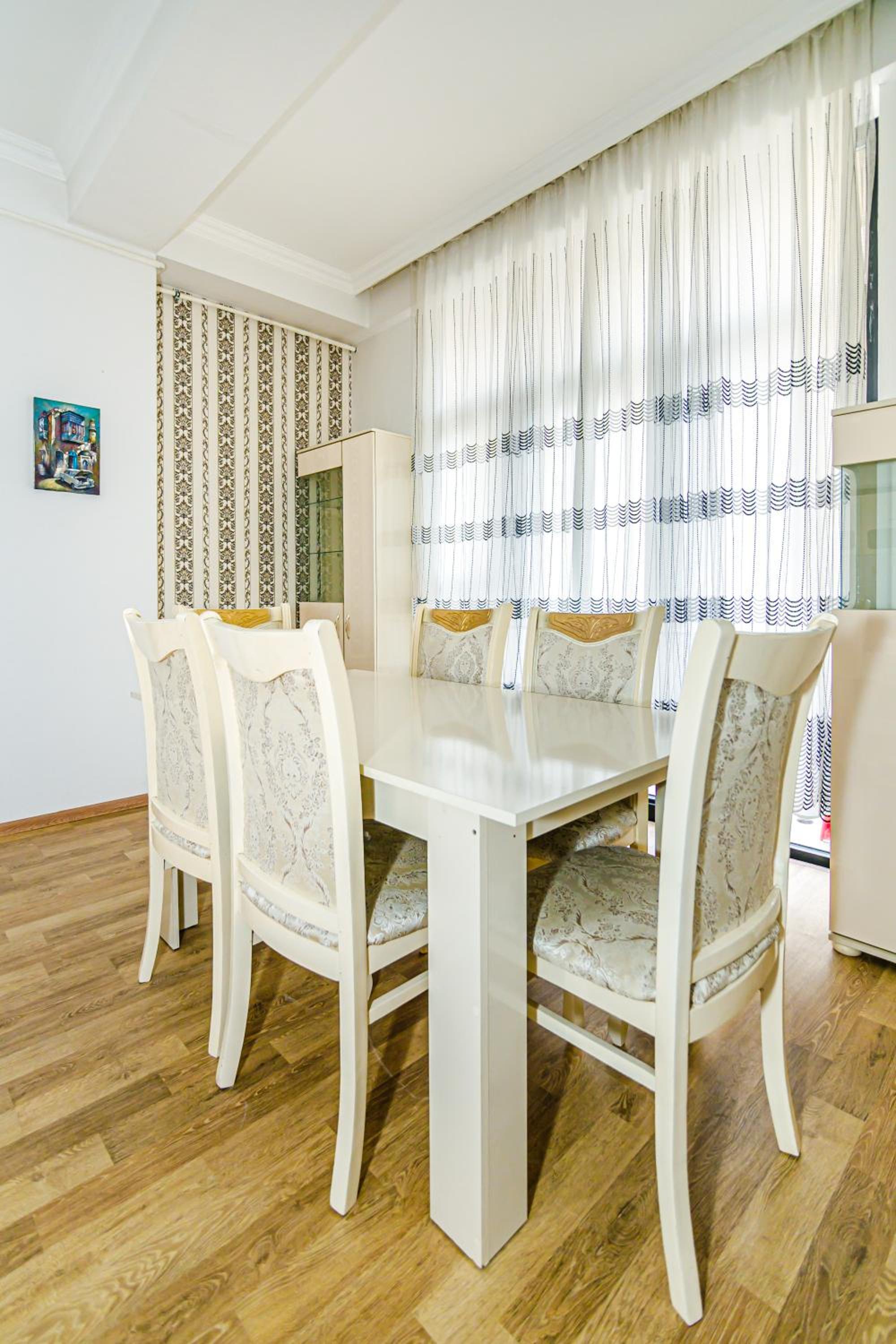 Deluxe Apartment 13