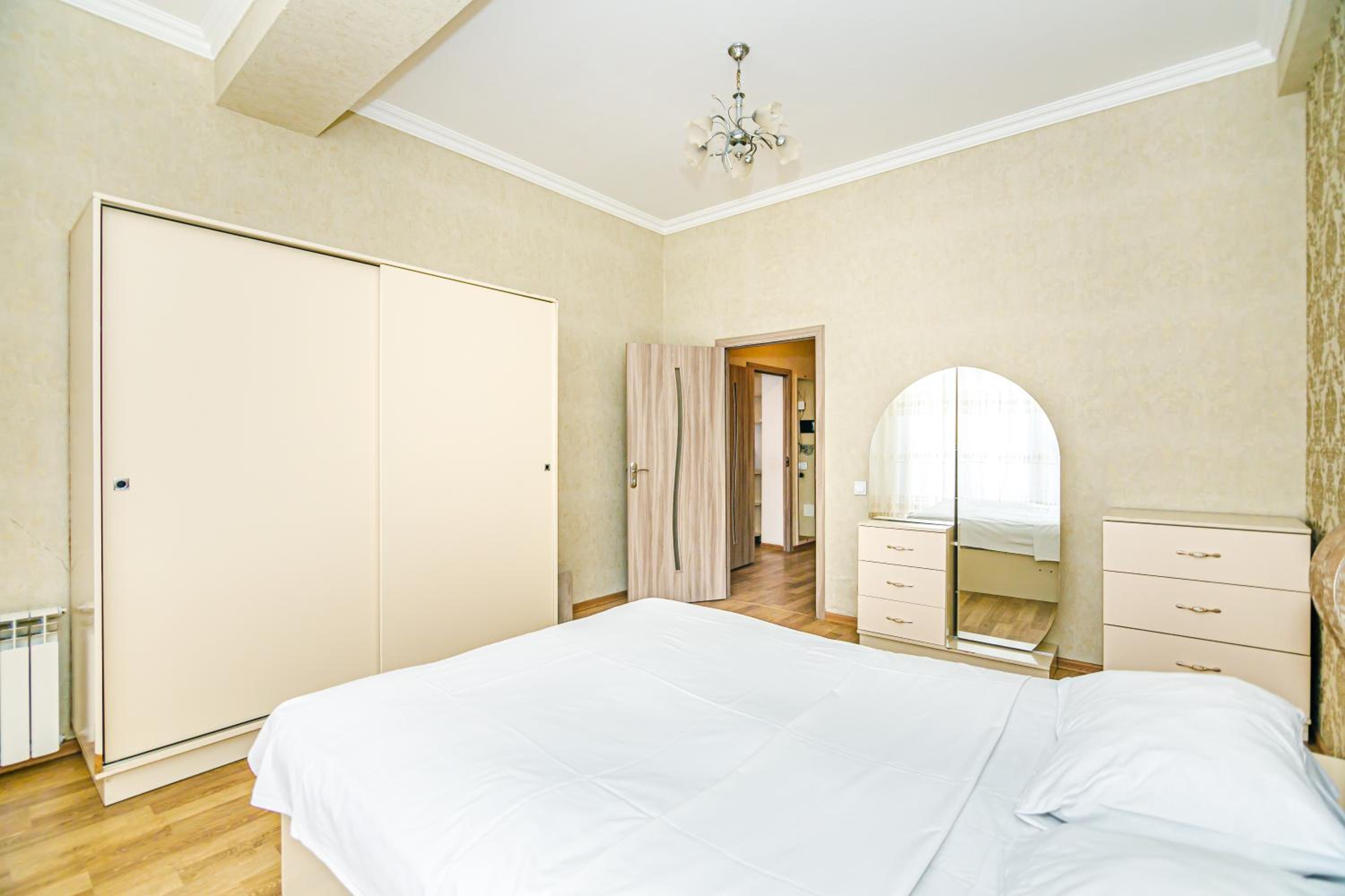 Deluxe Apartment 13