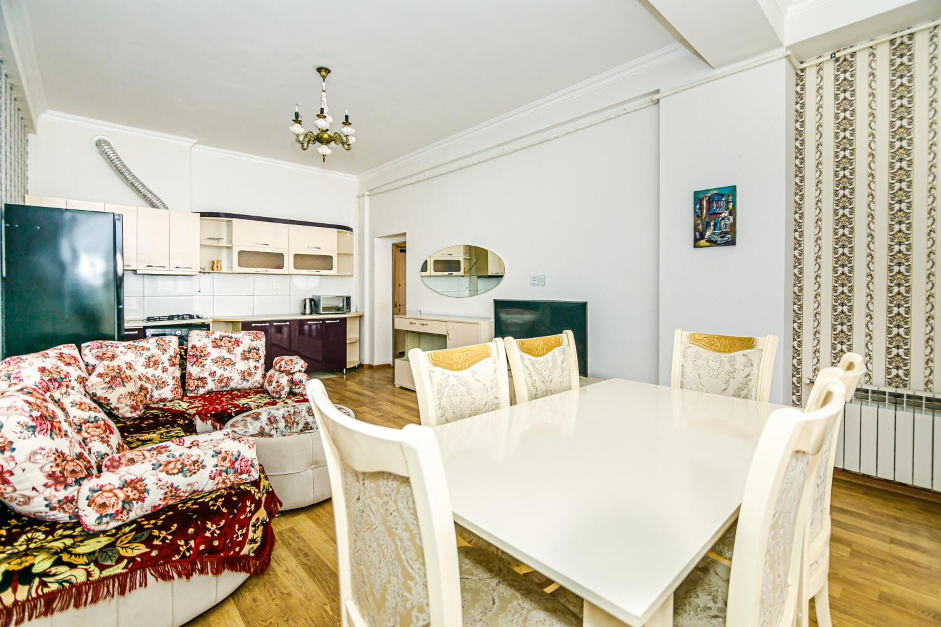 Deluxe Apartment 13