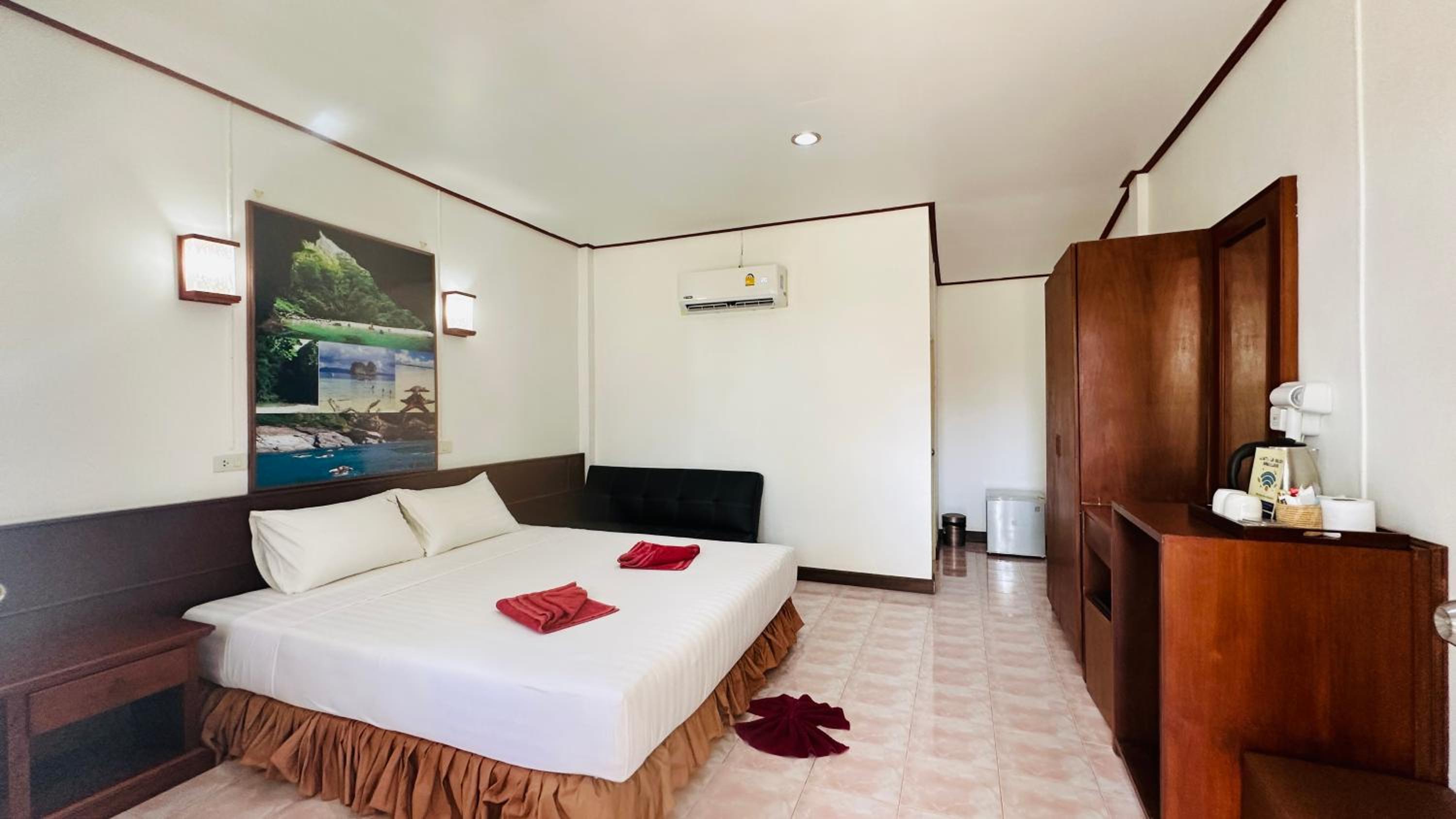 Lanta L.D. Beach Bungalow
