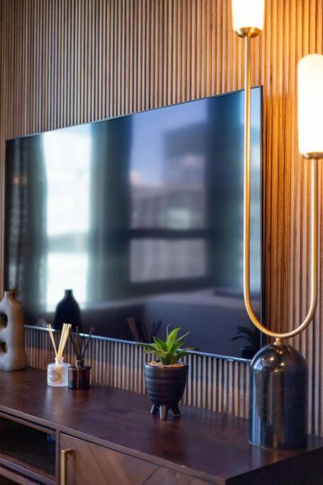 Luxury Elegant Designer two bed - AC & Views view 5