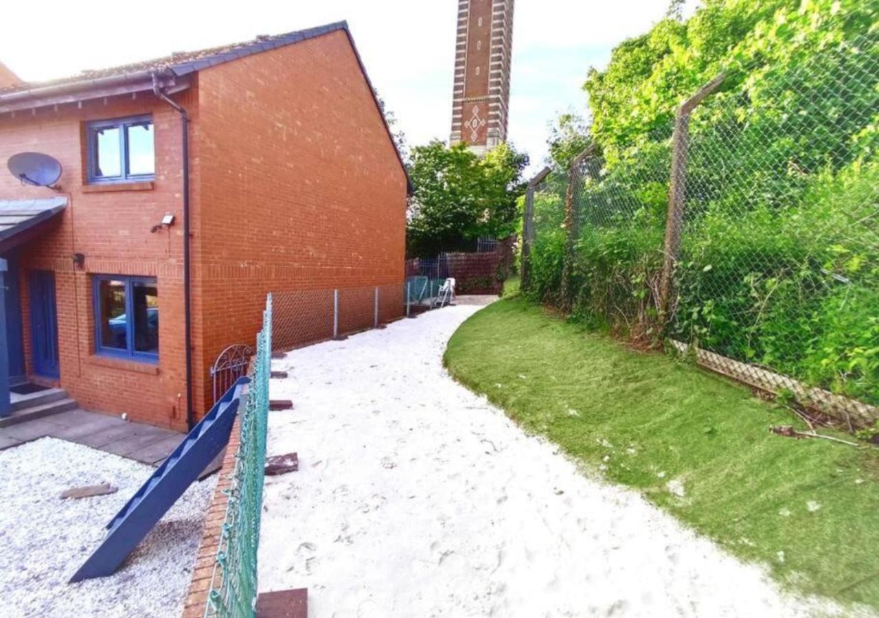 Dundee Beach Villa with Free Parking view 3