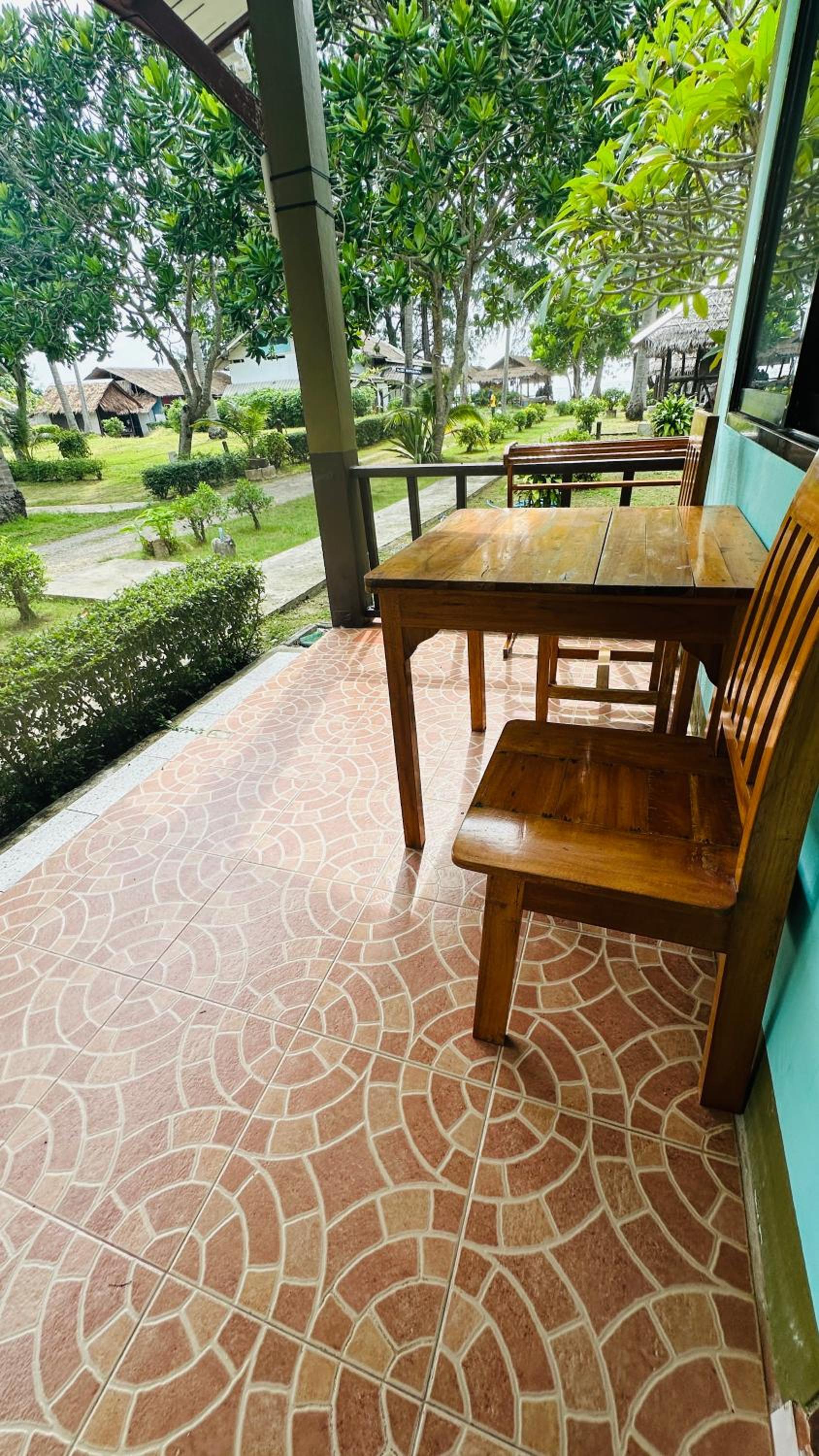 Lanta L.D. Beach Bungalow