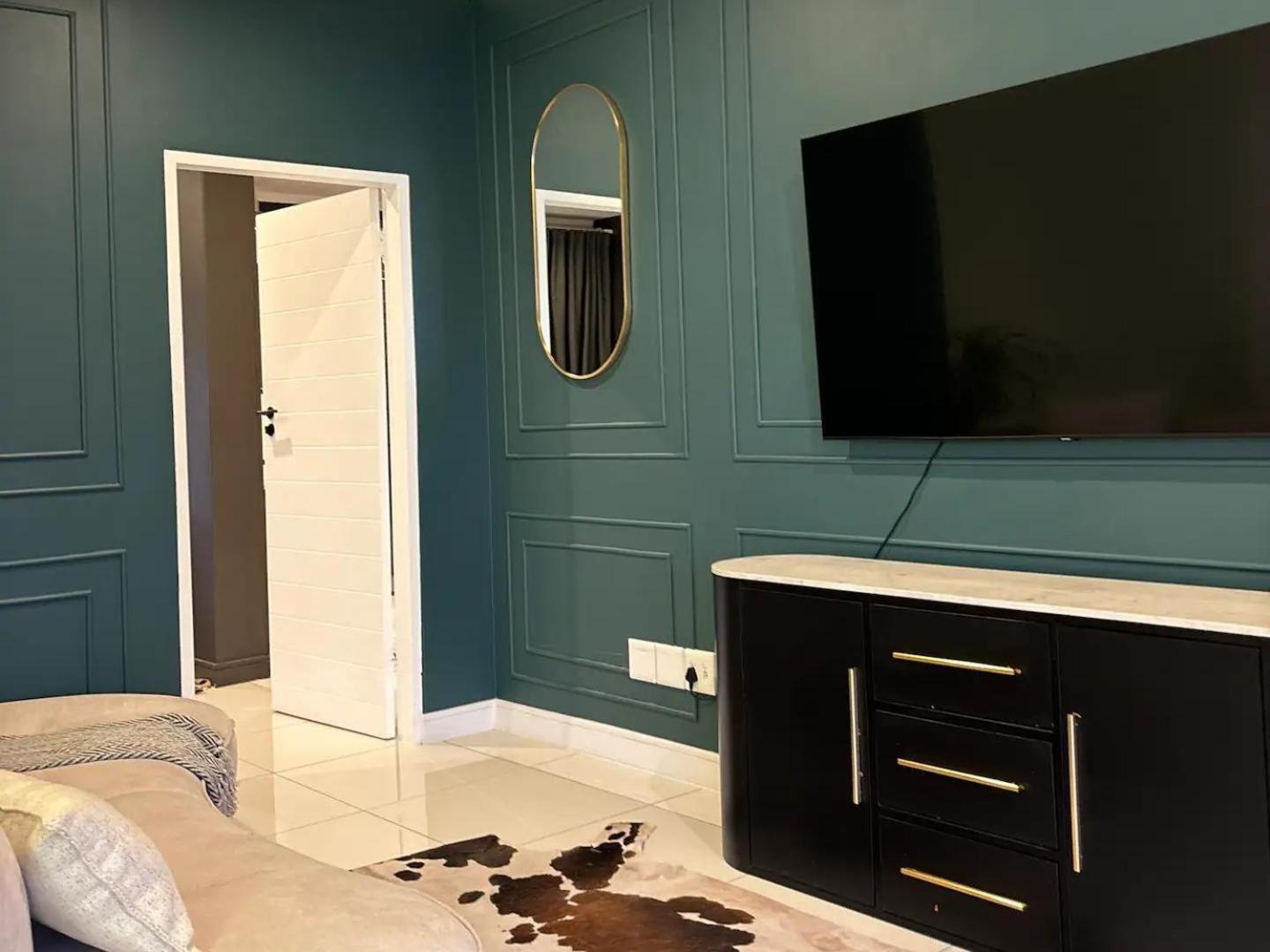 Luxurious 4-Bedroom Retreat in Bryanston, Sandton