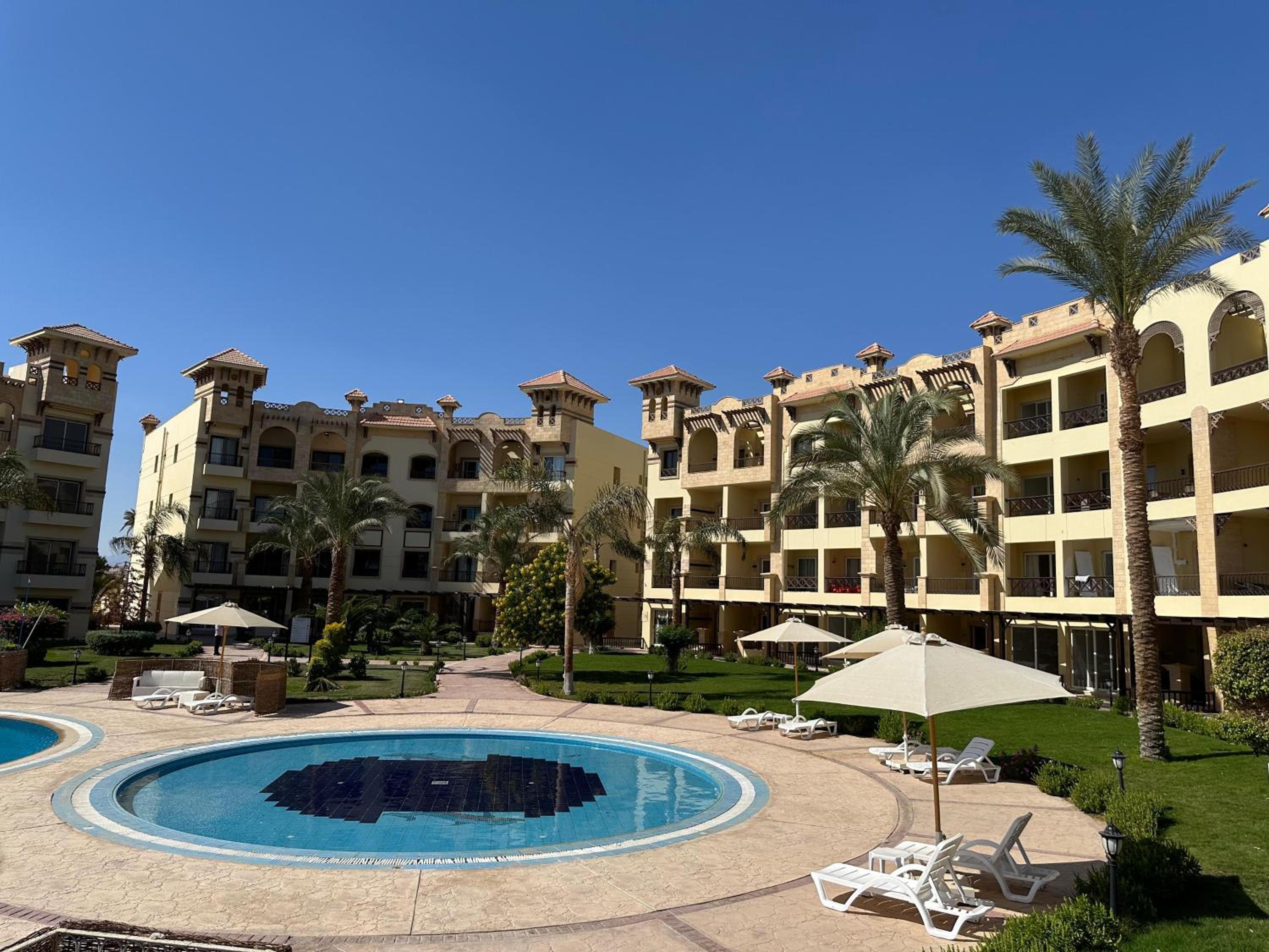 Al Saraya Sahl Hasheesh by Peaks
