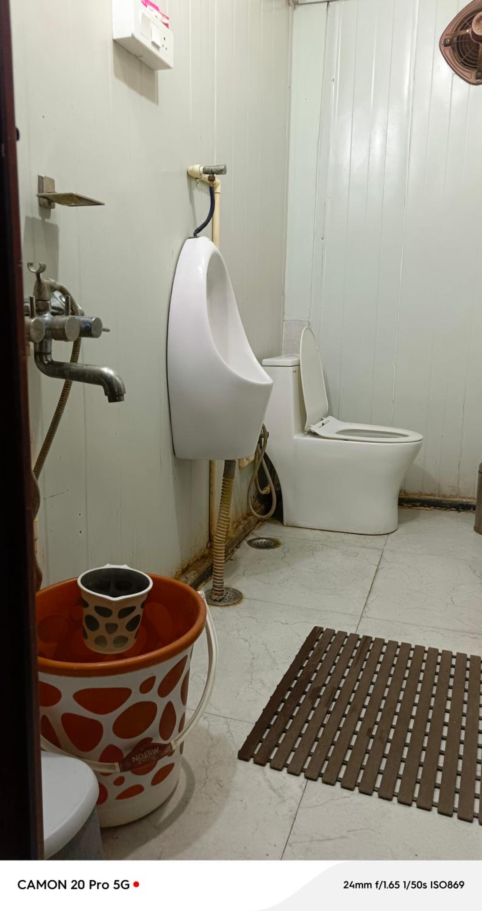 Homestay at Kashmiri Gate Metro & Old Delhi Railway Station