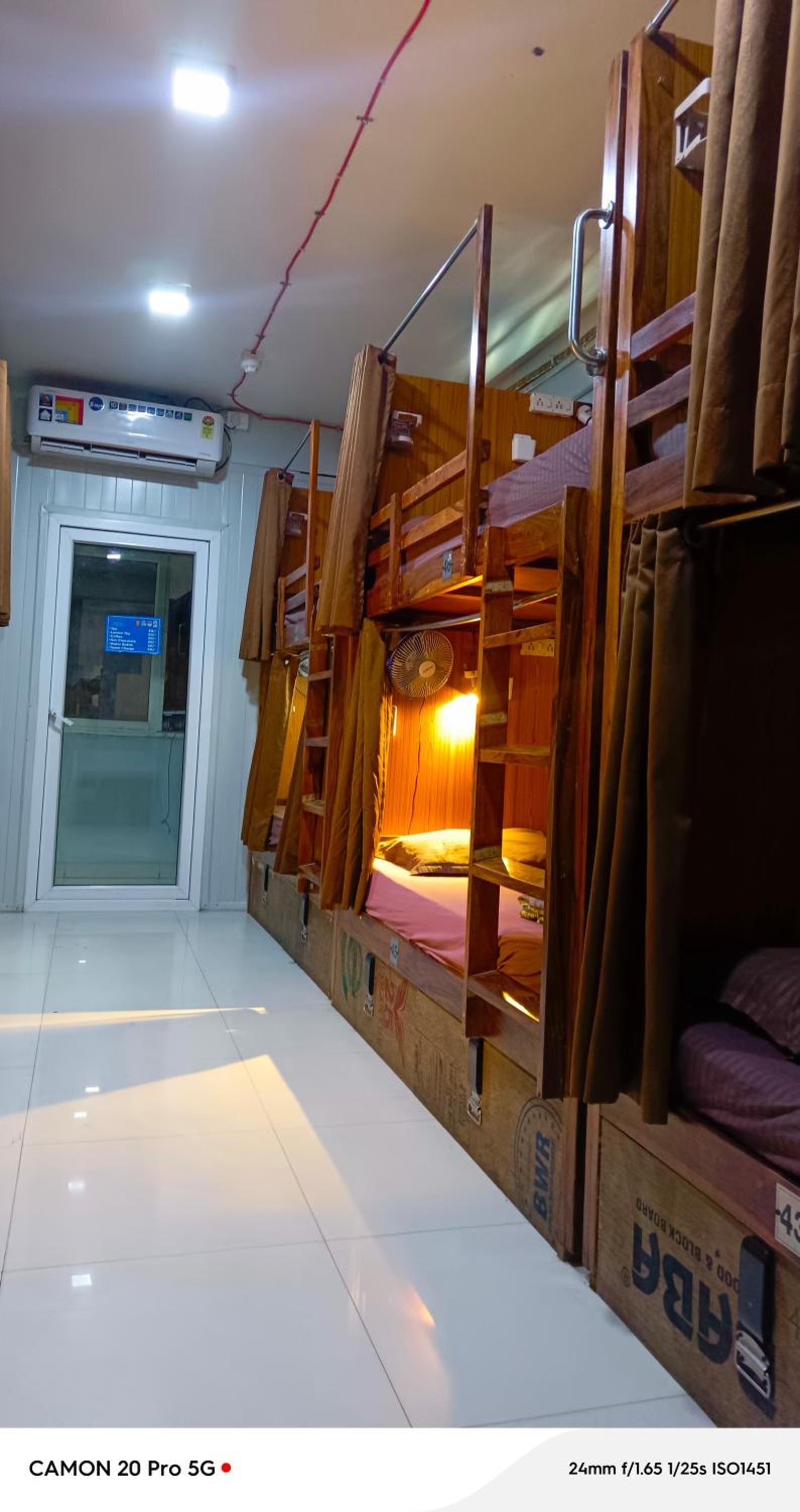 Homestay at Kashmiri Gate Metro & Old Delhi Railway Station