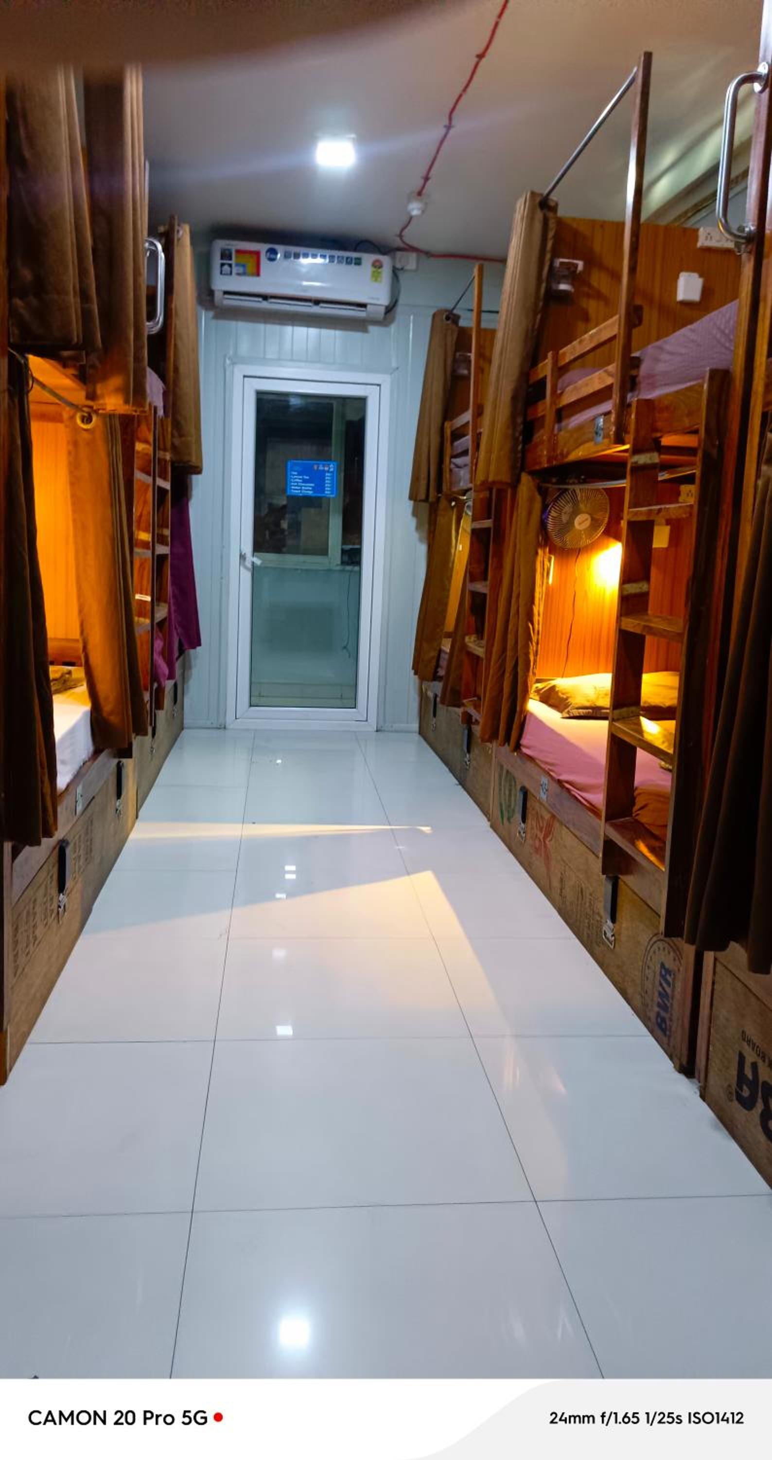 Homestay at Kashmiri Gate Metro & Old Delhi Railway Station
