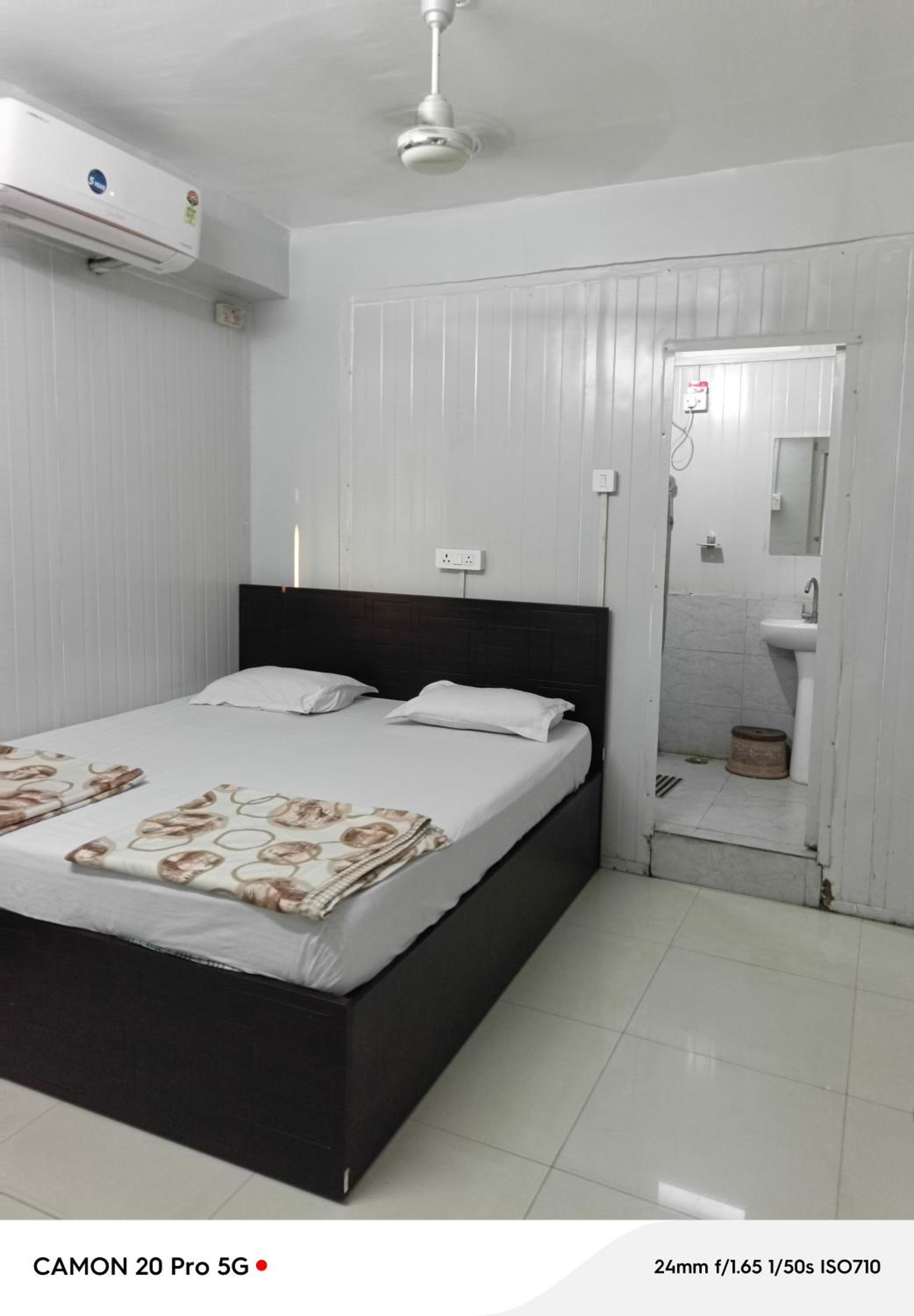 Homestay at Kashmiri Gate Metro & Old Delhi Railway Station