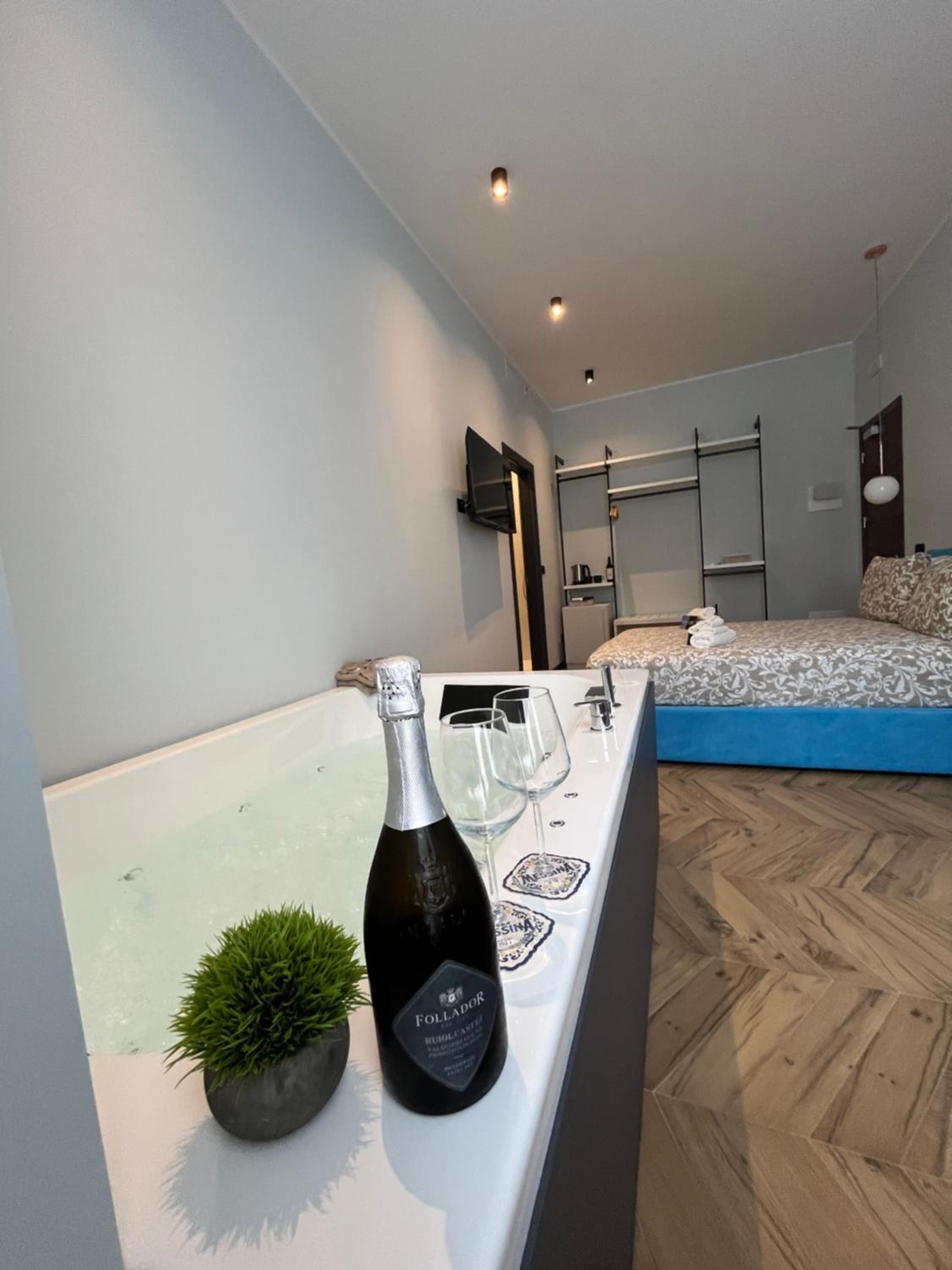 Hotel Penelope's Suite&Spa con parcheggio privato - Image 1