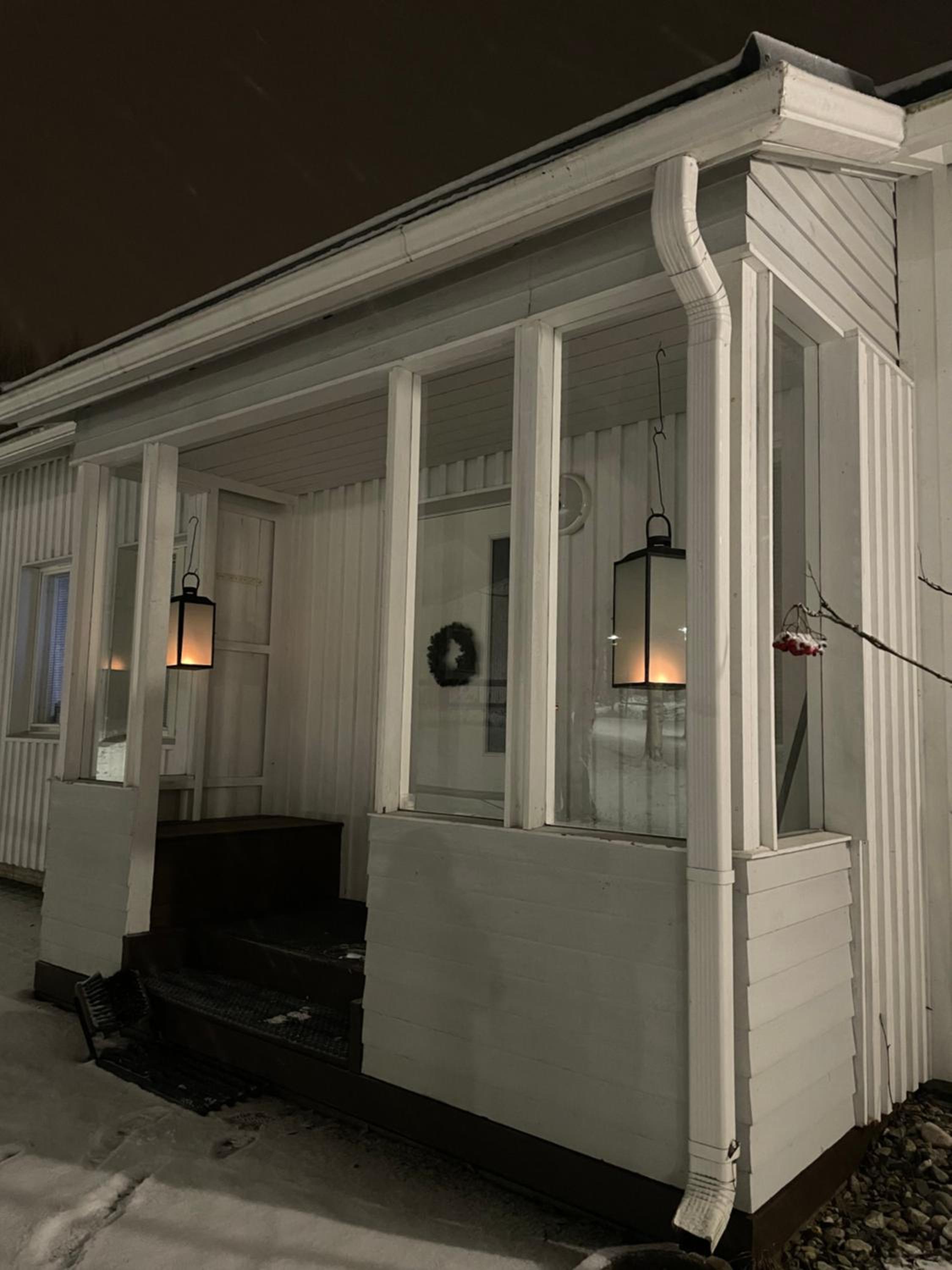 Spacious Family Home with sauna & Free parking near SCV