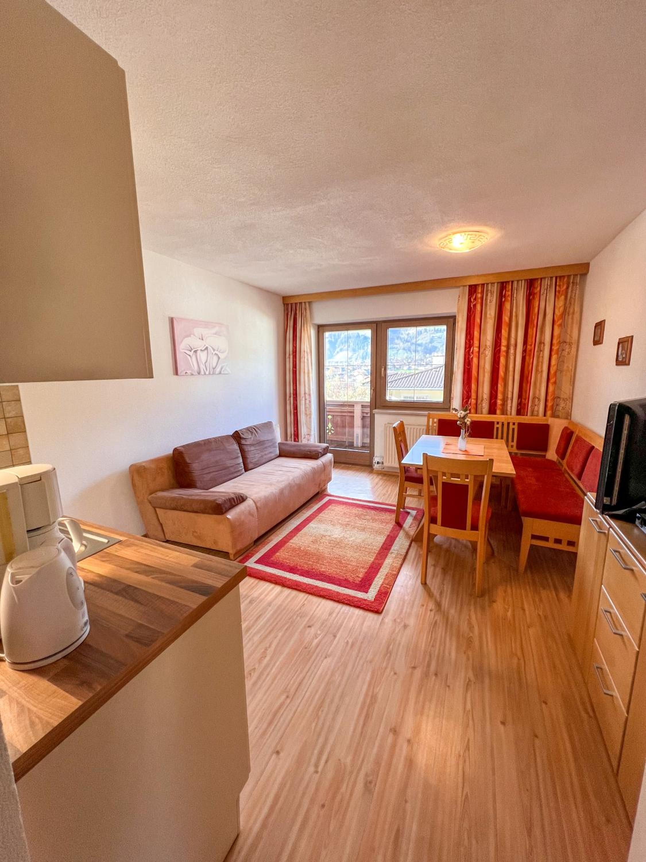 Ferienwohnung Haas 2 im Zillertal - Alpenpanorama, Wohlfühlkomfort & E-Ladestation