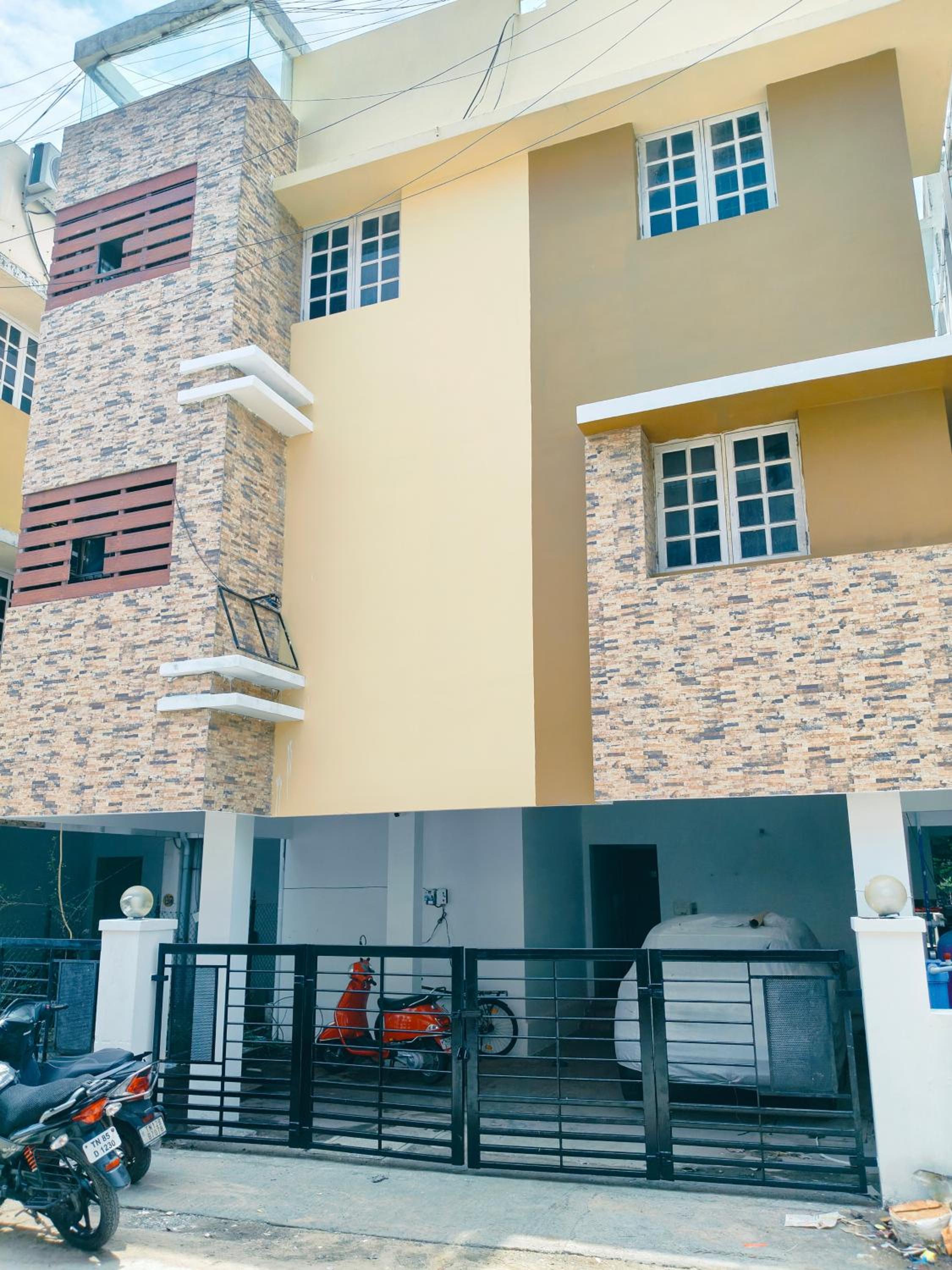 Cosy Homestay Behind Airport, close to DLF & RMZ IT park, MIOT and SRM Hospitals, Trade Center