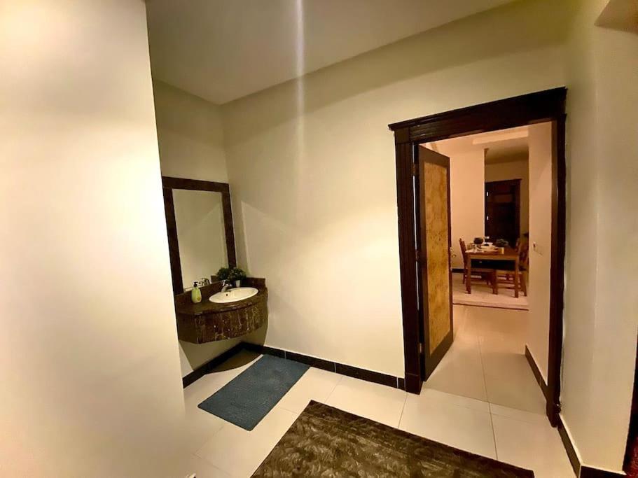 Jasmine 3, self-checkin,2 bedroom and living room