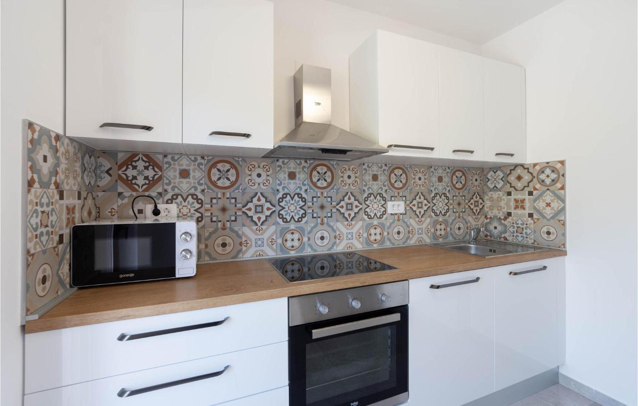 Awesome Home In Zrnovnica With Kitchen